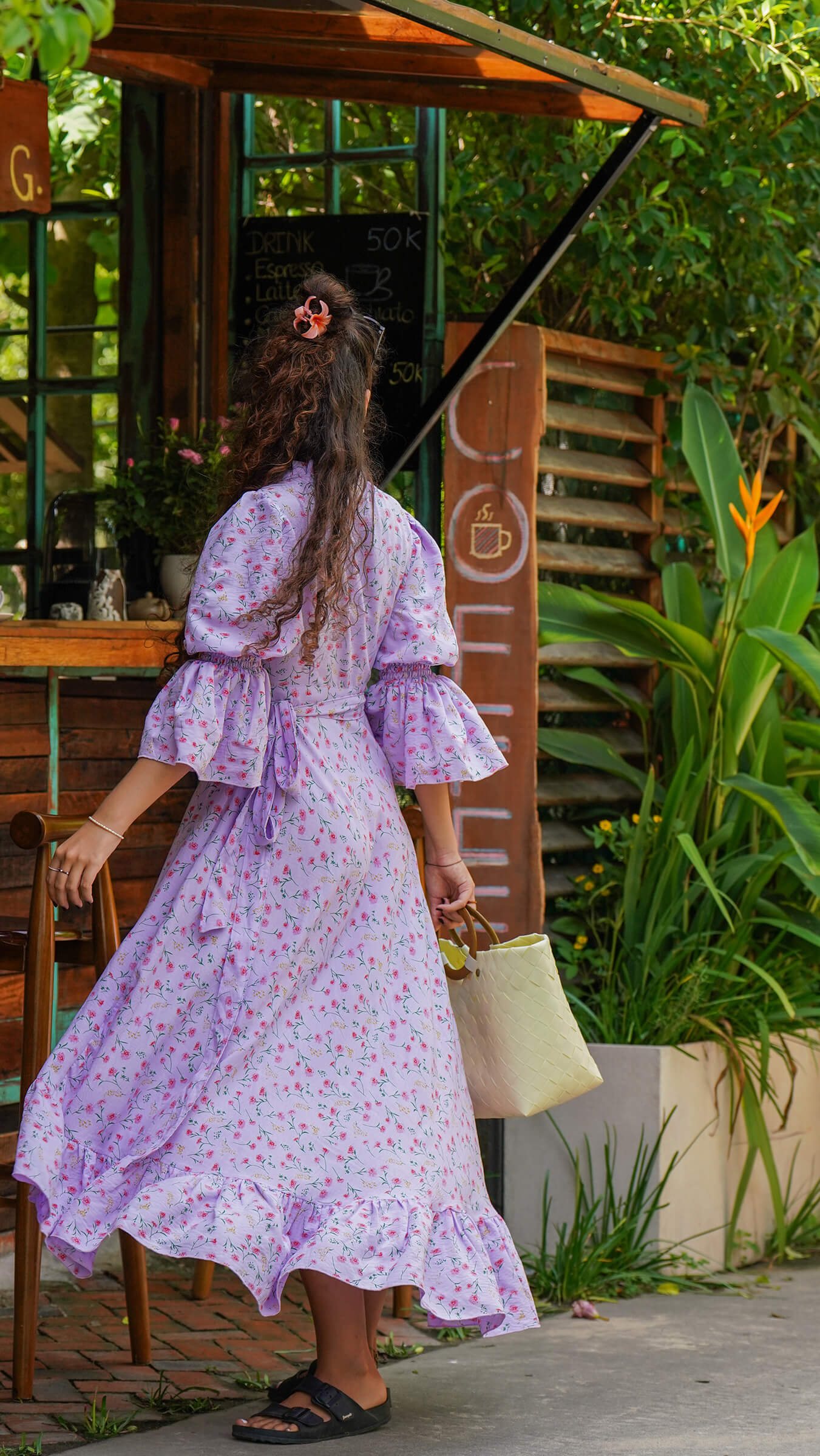 Lang lilla omslagskjole med småblomster - Syrin fotsid kjole