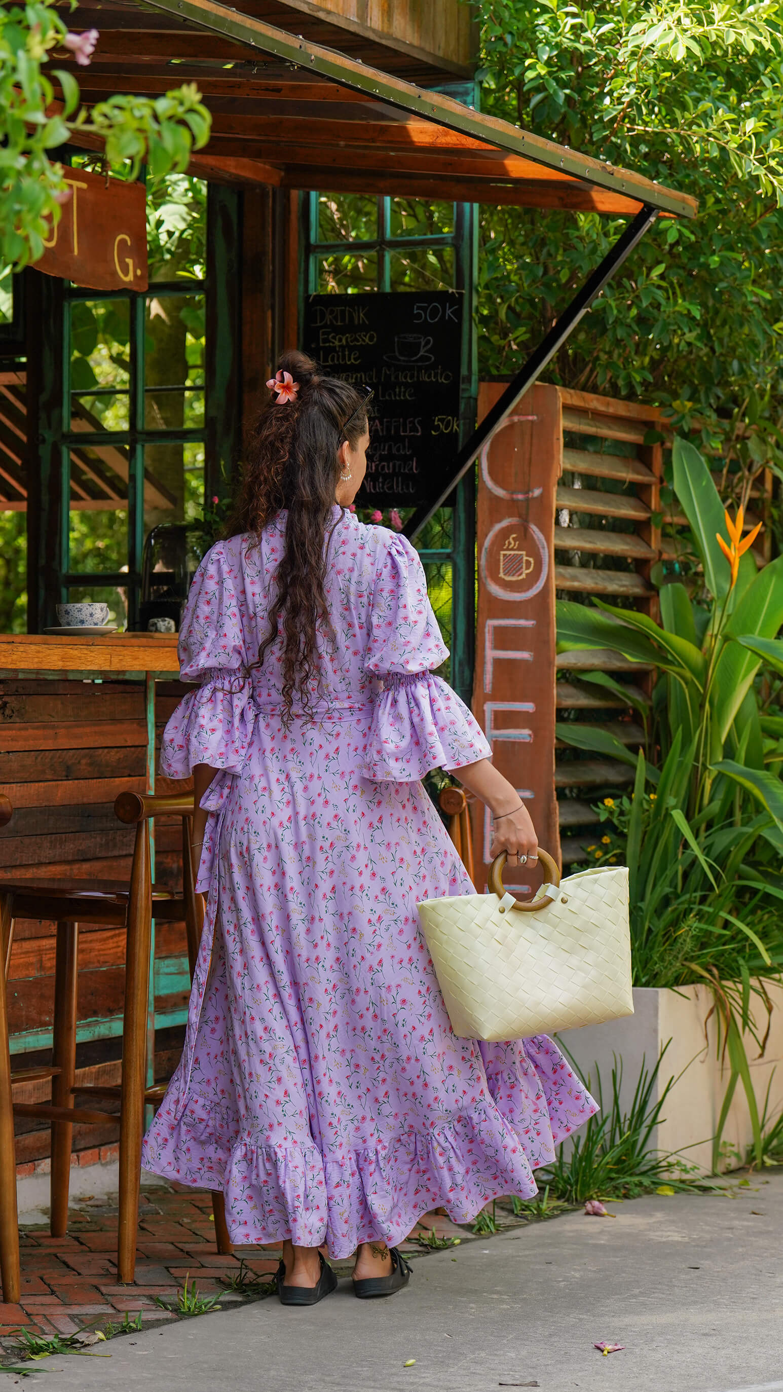 Lang lilla omslagskjole med småblomster - Syrin fotsid kjole