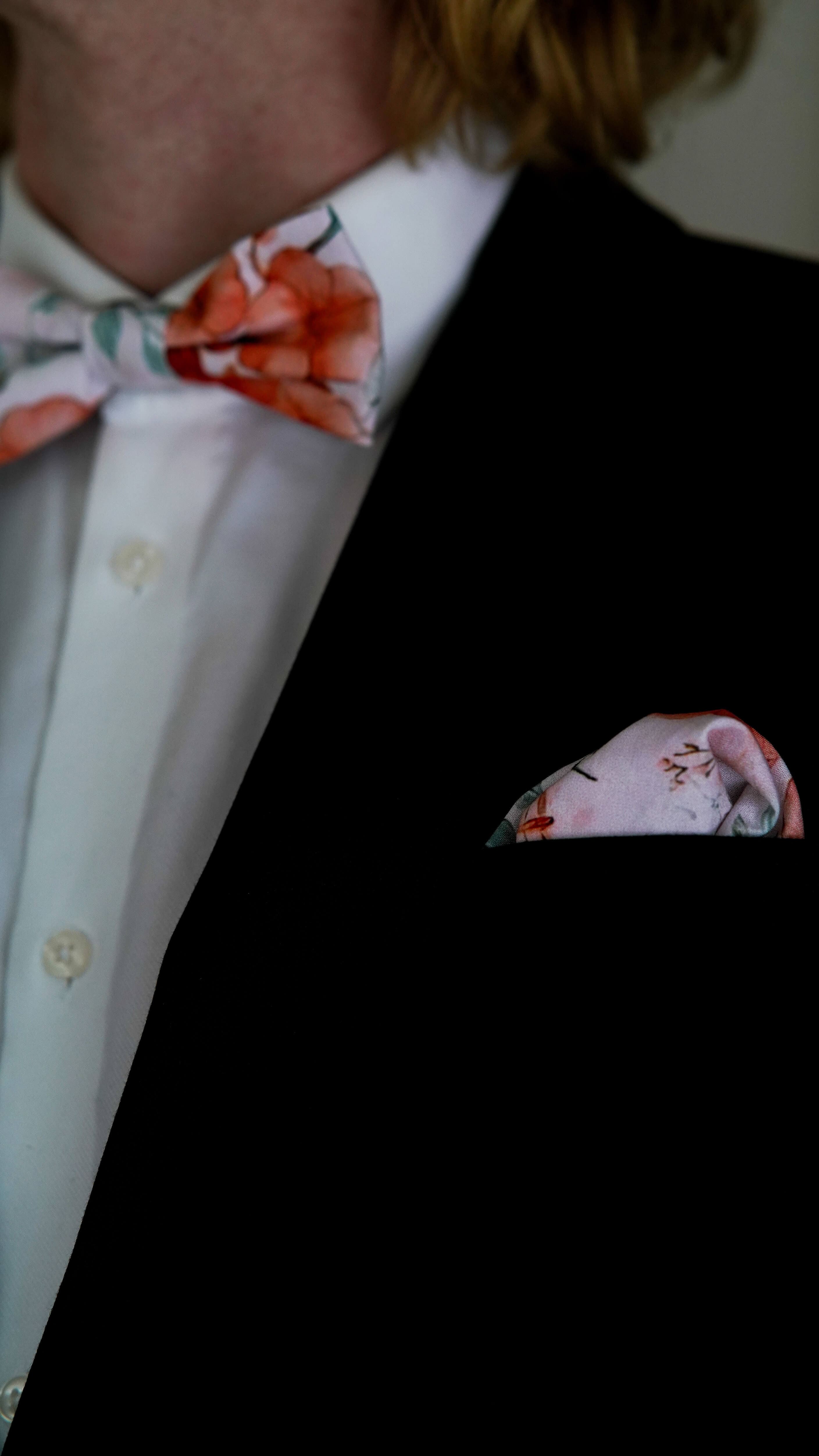 Rød Sløyfe med blomsterprint