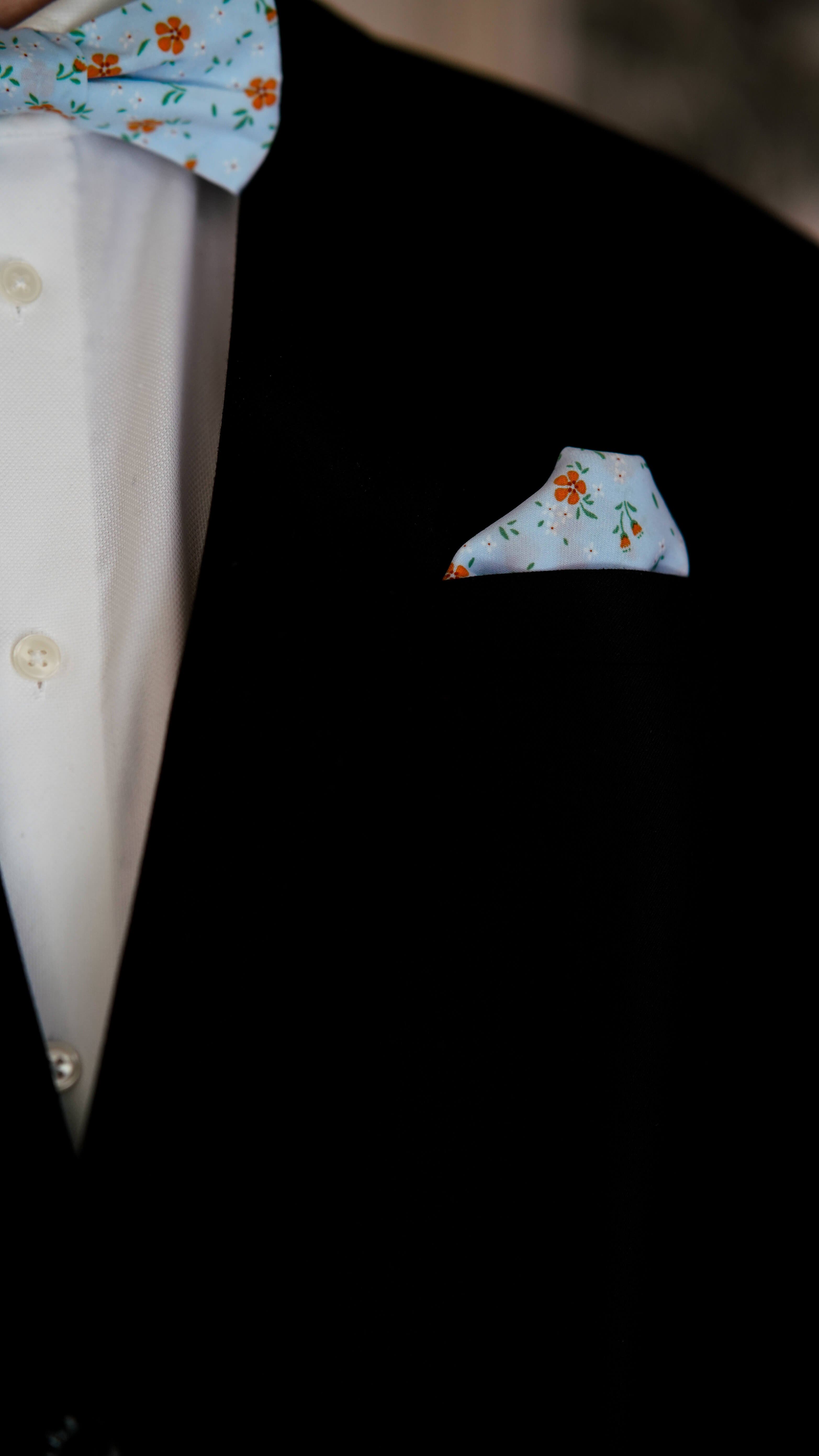 Blå sløyfe med blomsterprint