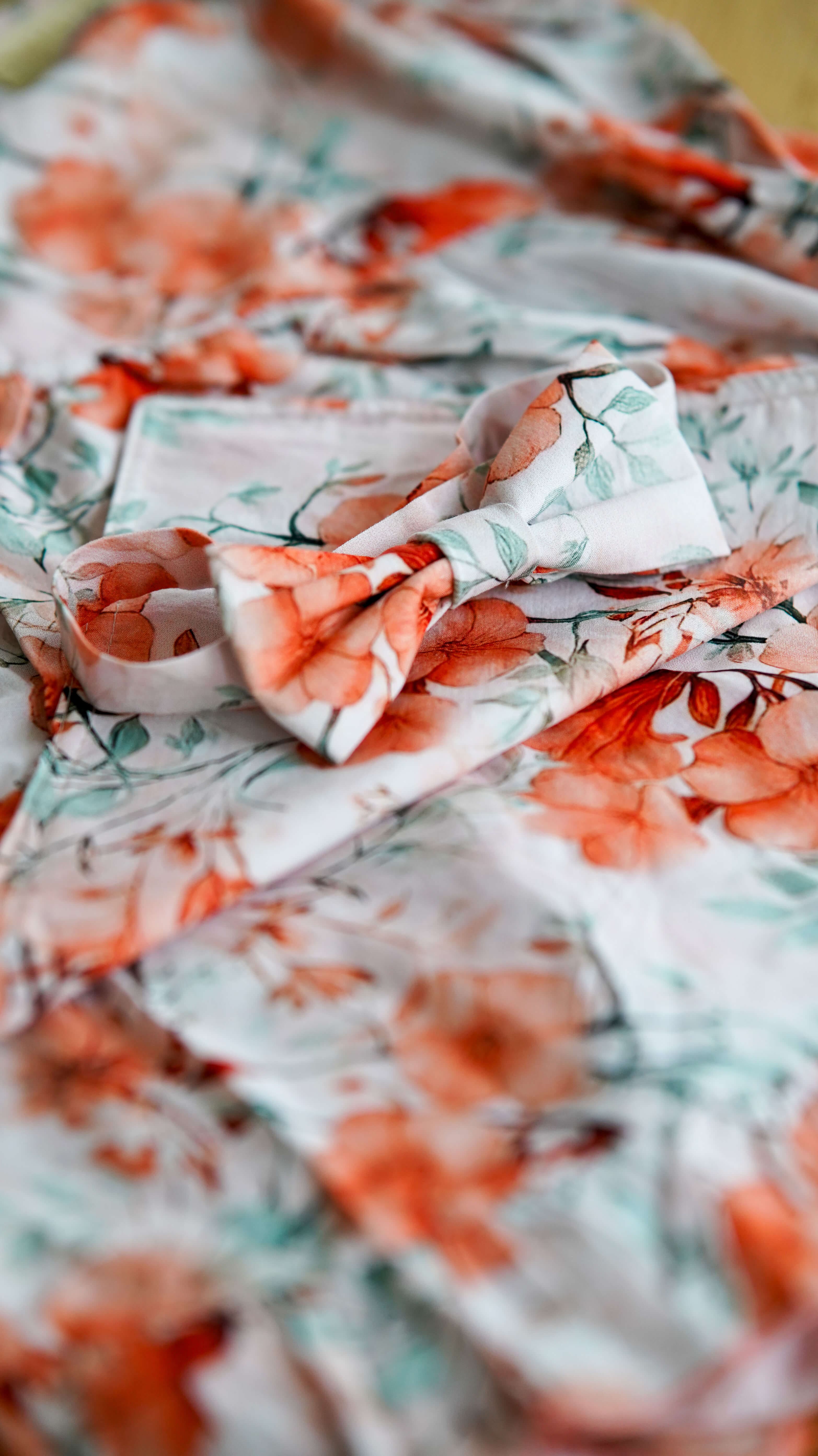 Rød Sløyfe med blomsterprint