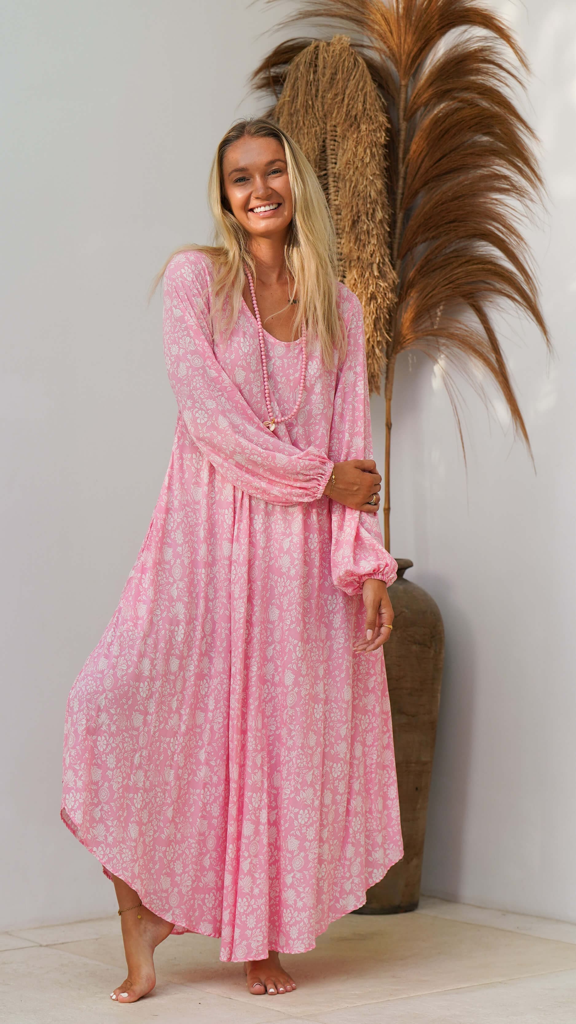 Lang lyserosa sommerkjole med ballongermer - Lavendel kjole