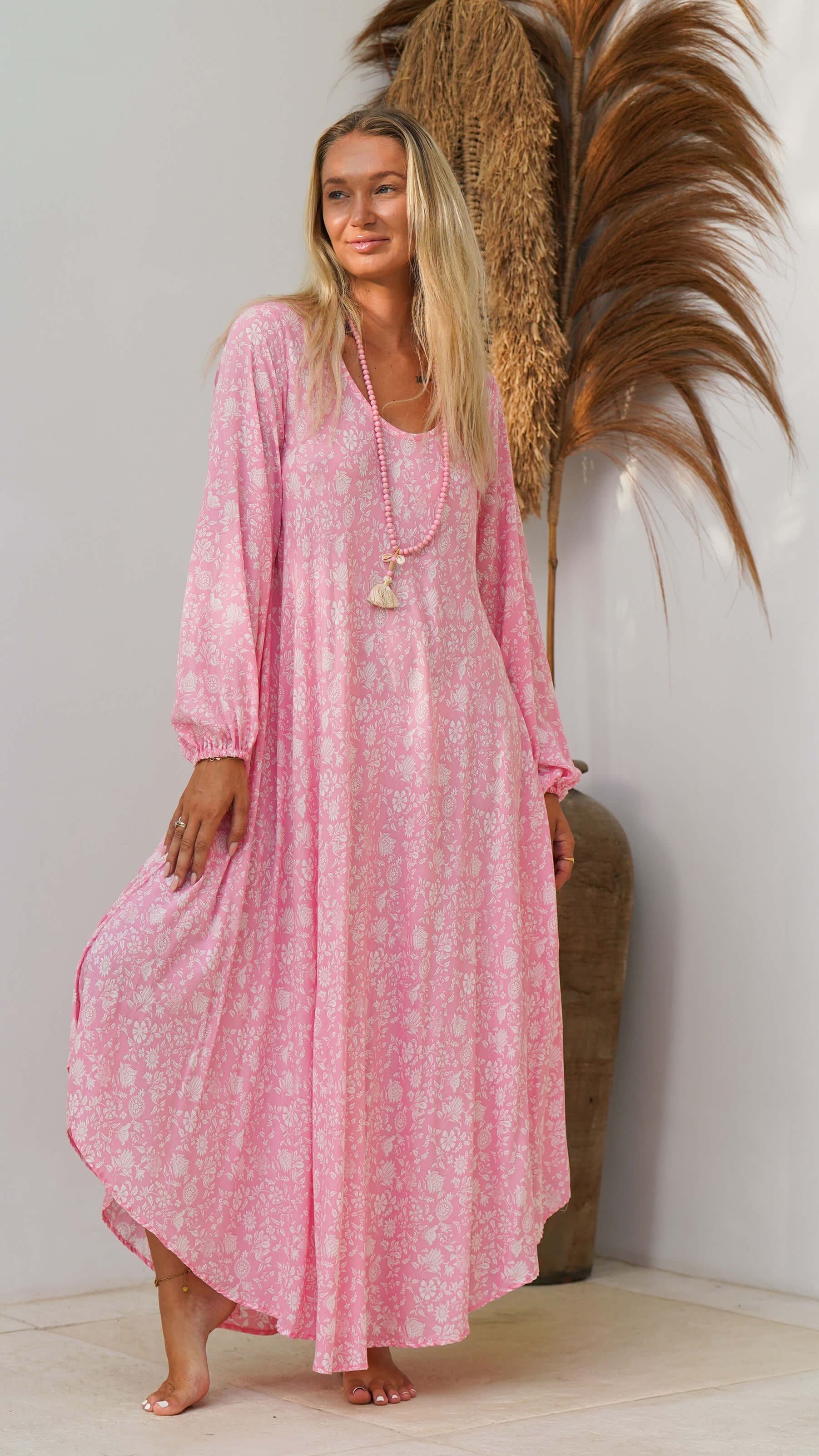 Lang lyserosa sommerkjole med ballongermer - Lavendel kjole