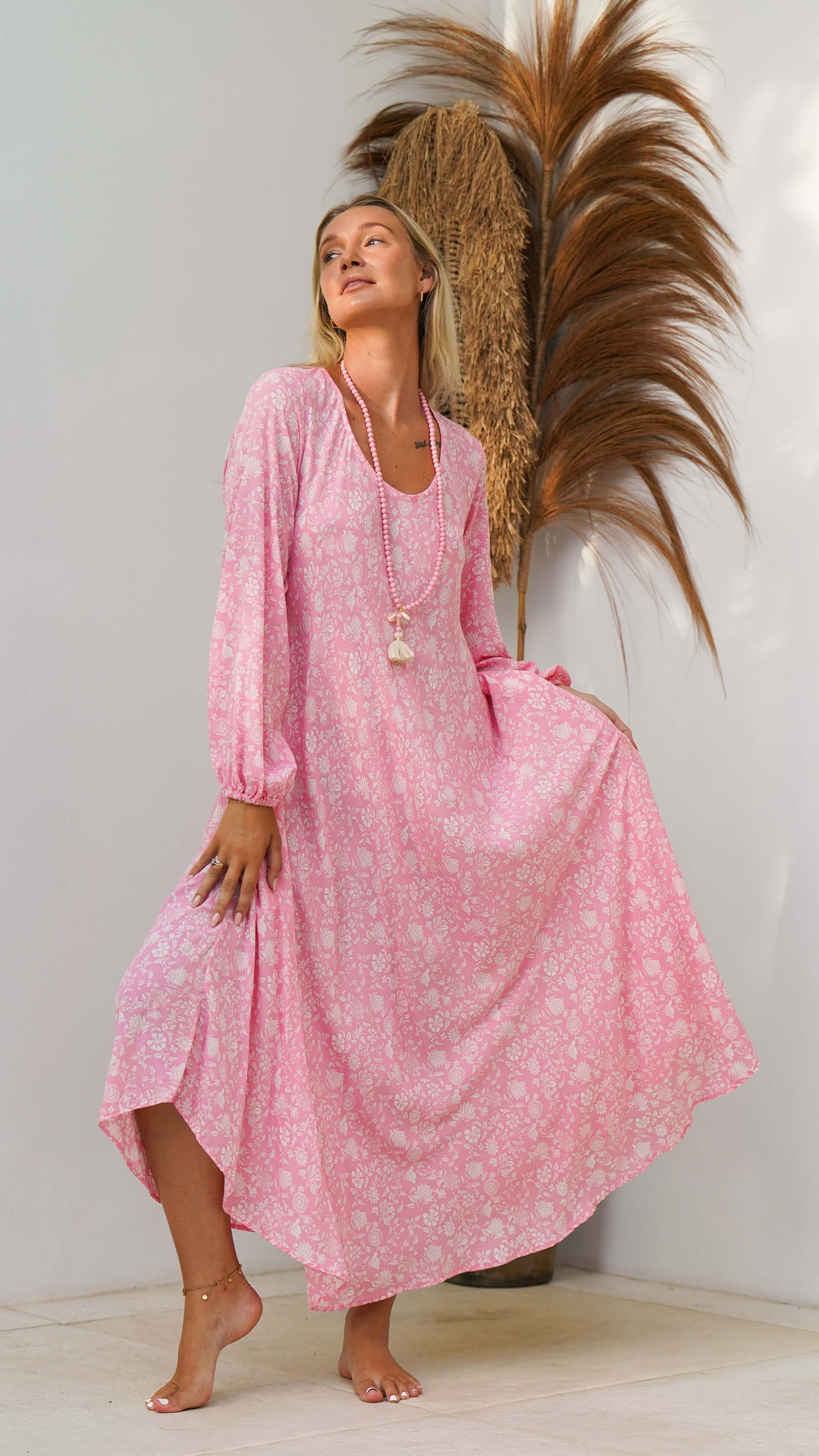 Lang lyserosa sommerkjole med ballongermer - Lavendel kjole