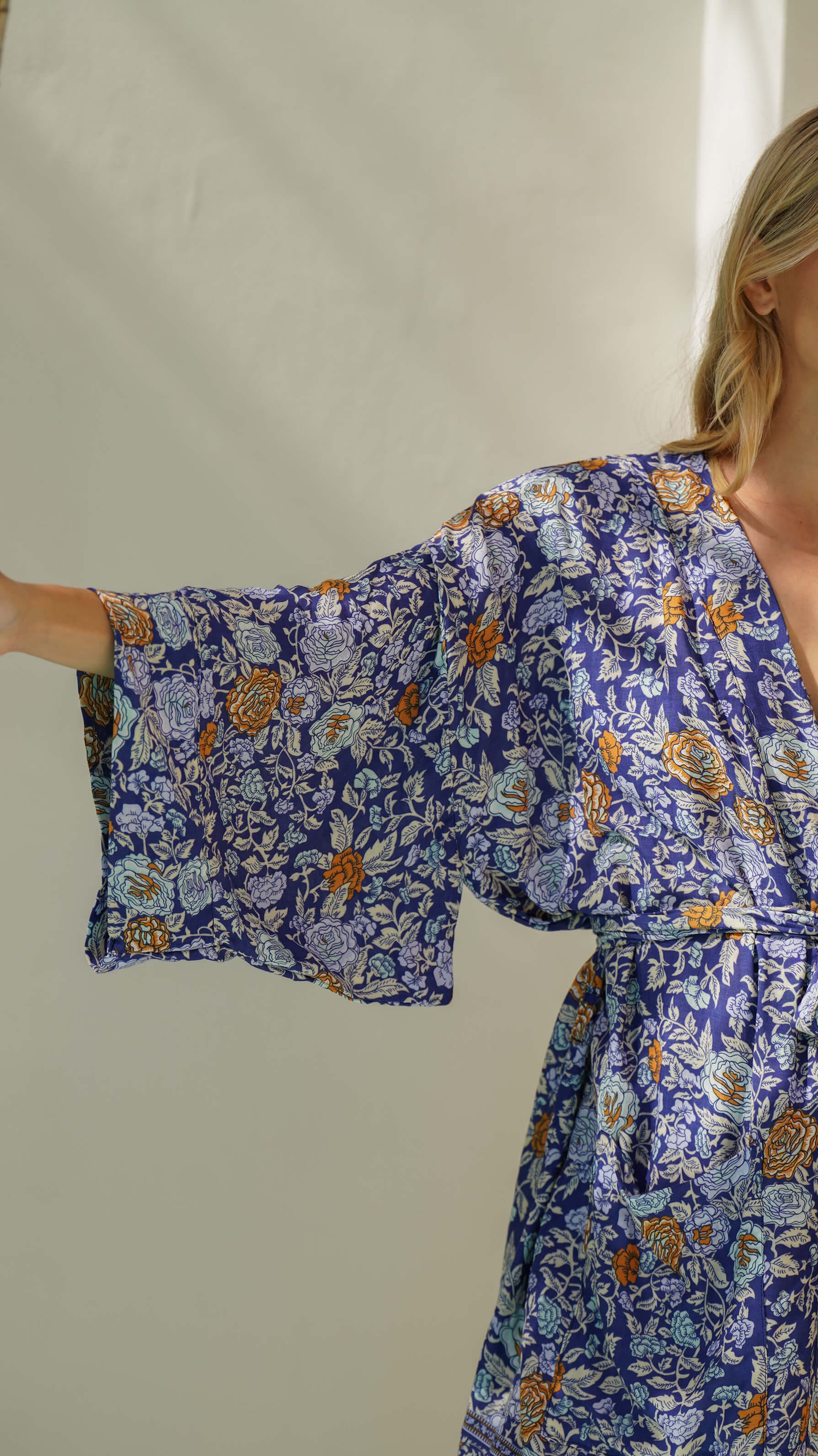 mørkeblå kort kimono