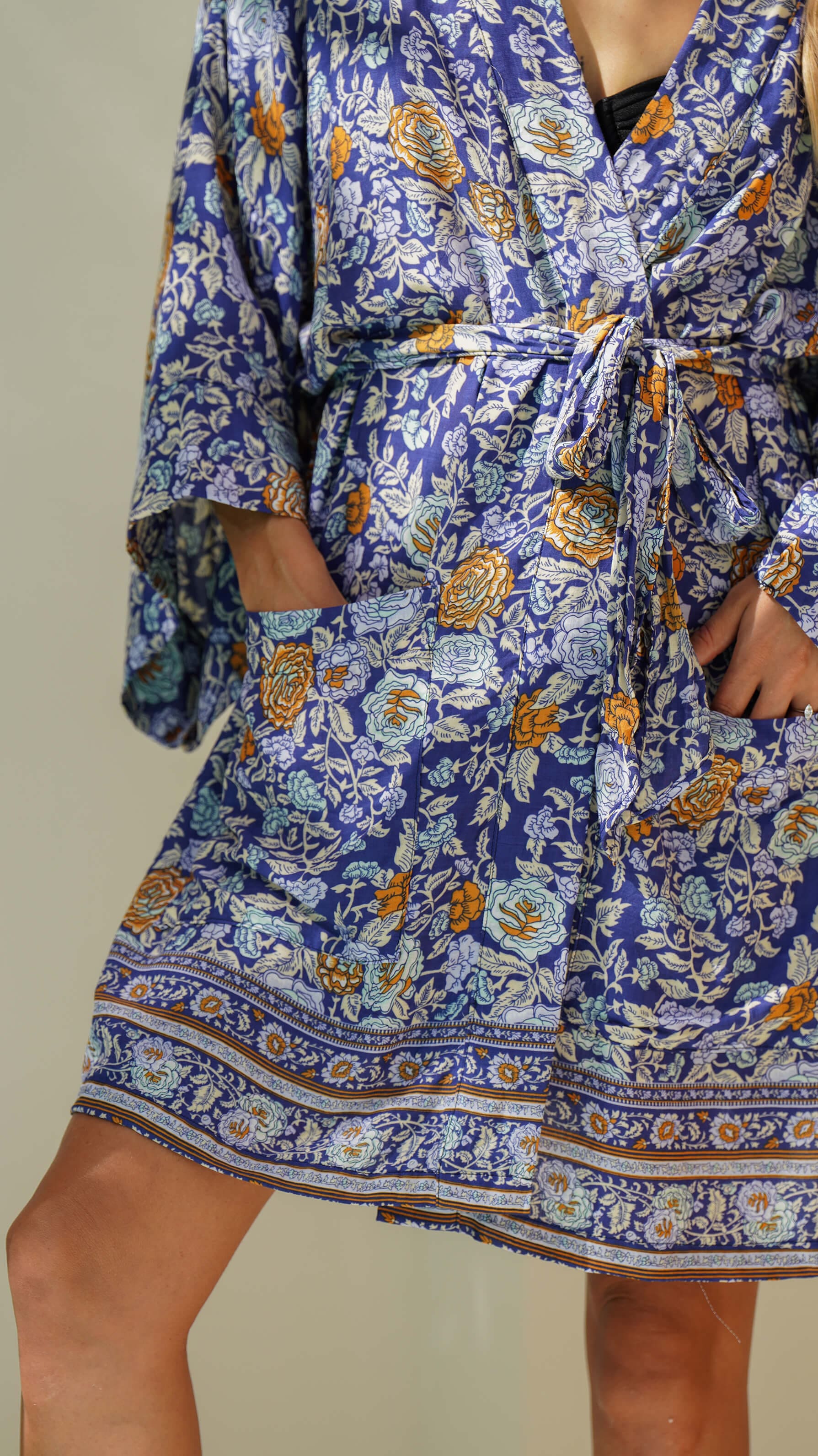mørkeblå kort kimono