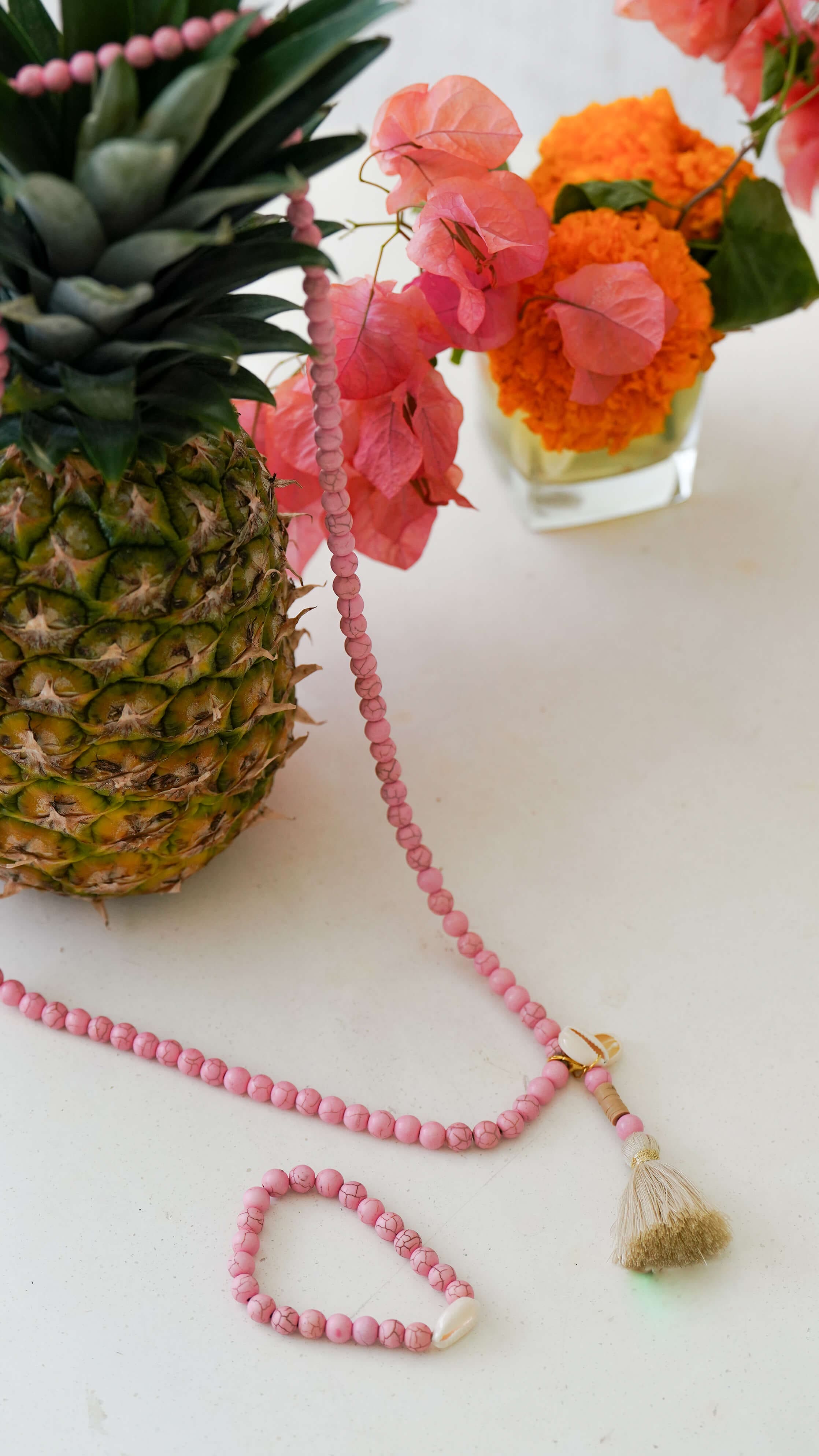 Lyserosa armbånd av keramikk perler med skjell - Cosmos armbånd