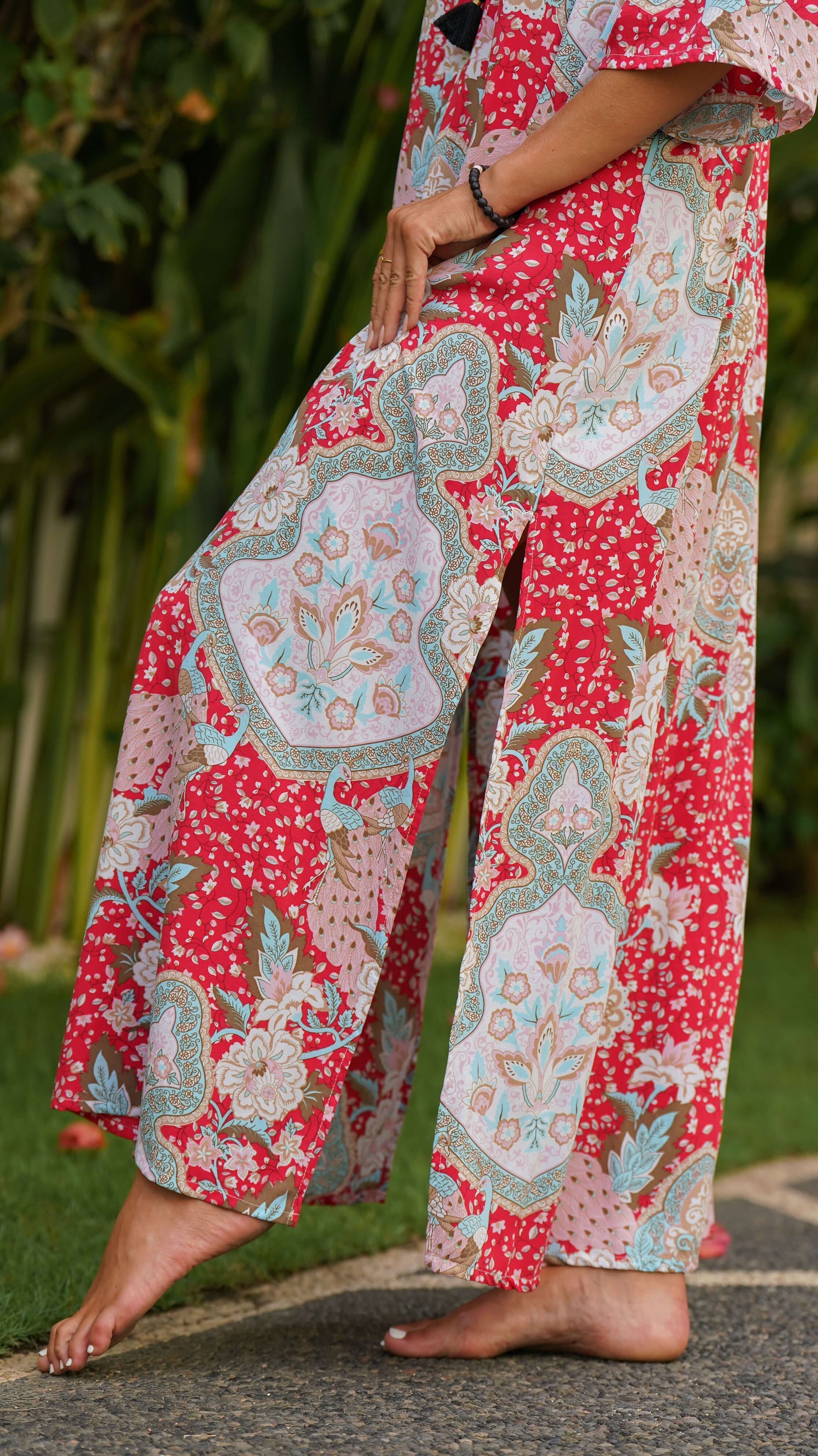 Fotsid enkel rød sommerkjole med blomster - Pilea maxikjole