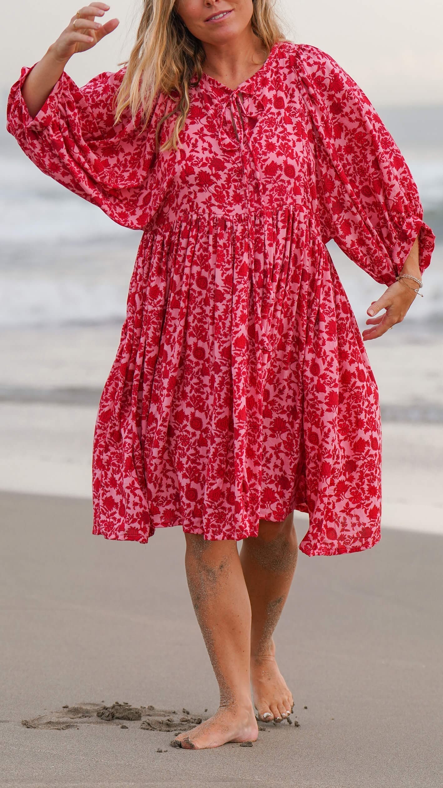 Kort luftig rød og rosa kjole - Stokkrose sommerkjole