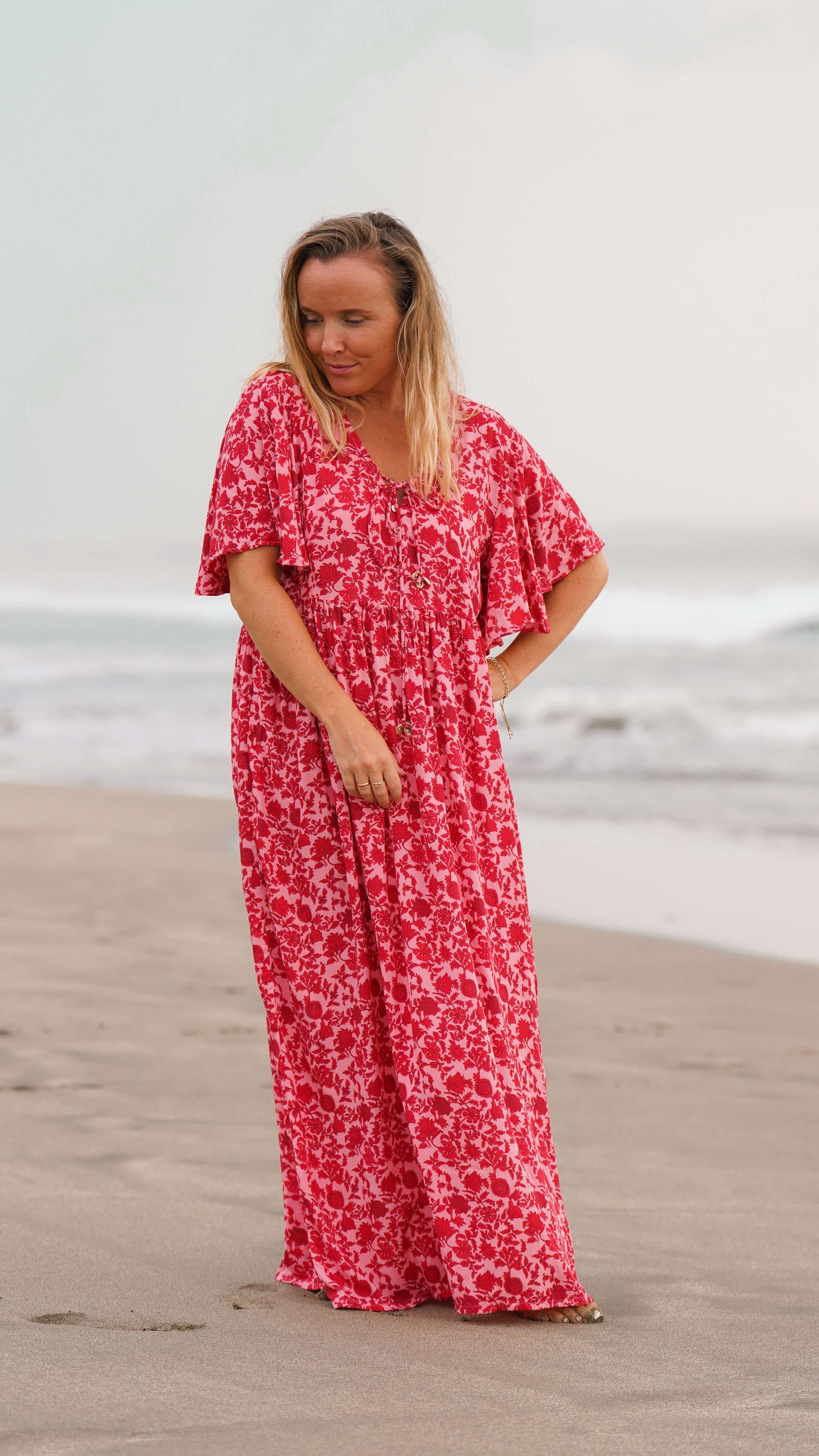 Rosa og rød lang kjole med korte ermer - Malva maxikjole