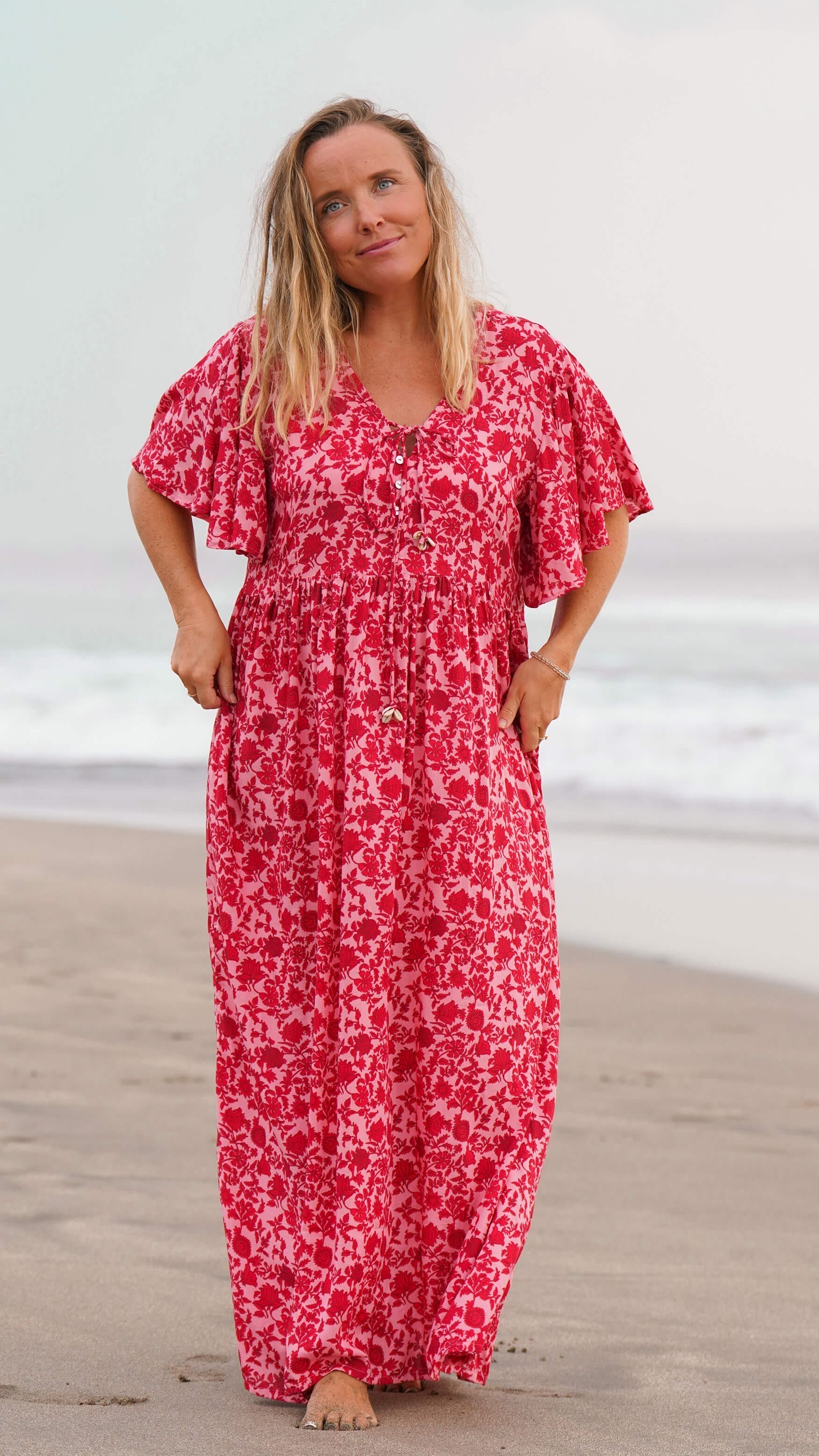 Rosa og rød lang kjole med korte ermer - Malva maxikjole