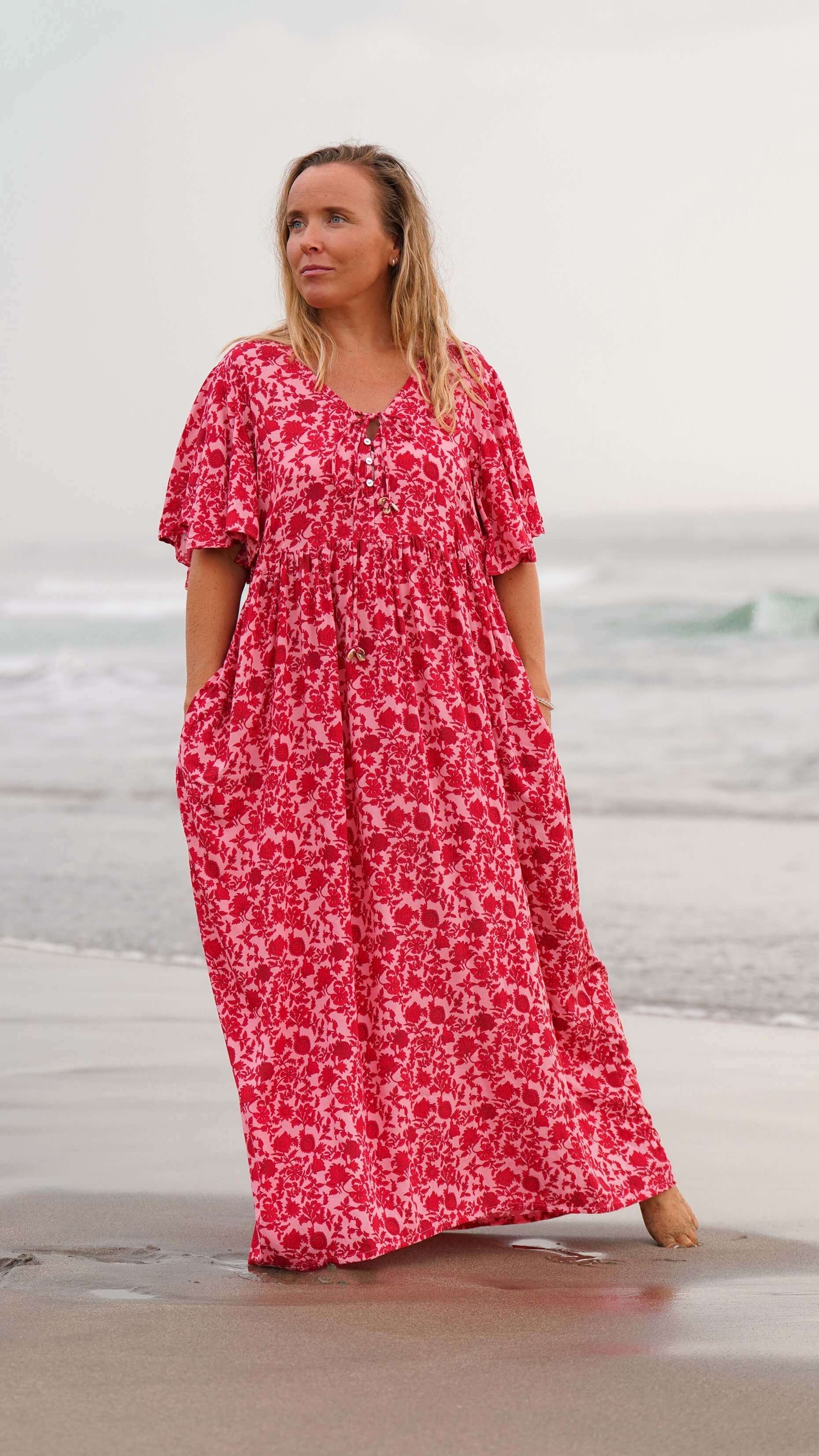 Rosa og rød lang kjole med korte ermer - Malva maxikjole