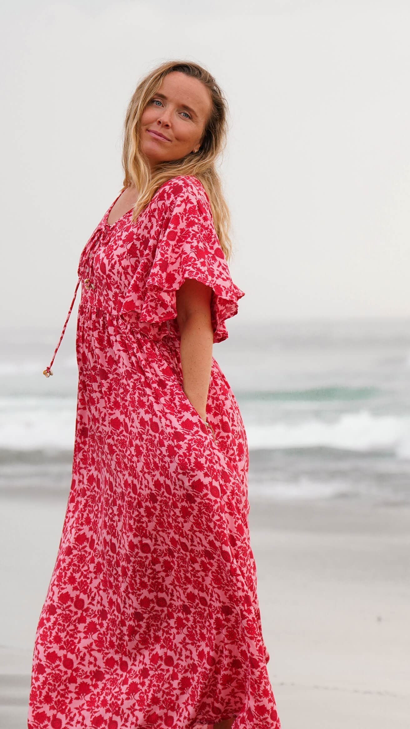 Rosa og rød lang kjole med korte ermer - Malva maxikjole