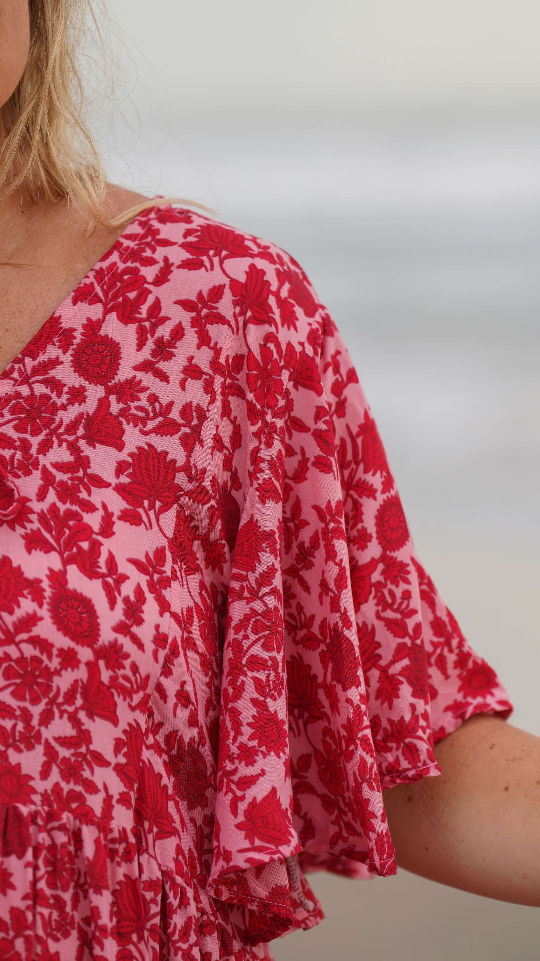 Rosa og rød lang kjole med korte ermer - Malva maxikjole