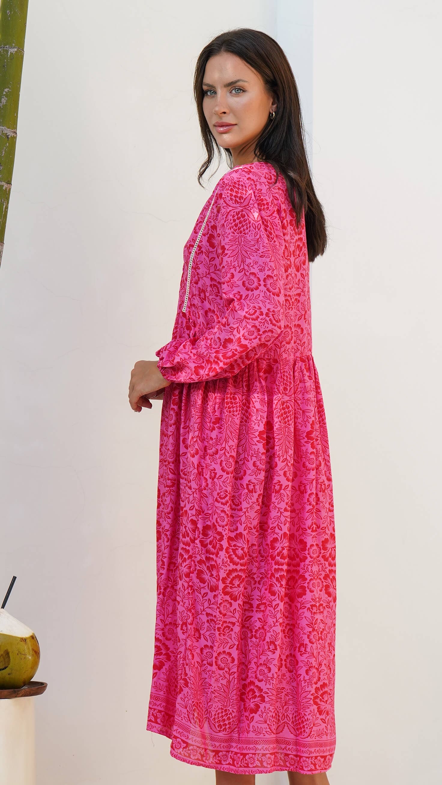 Sterk rosa bohemsk sommerkjole med lommer - Malva kjole