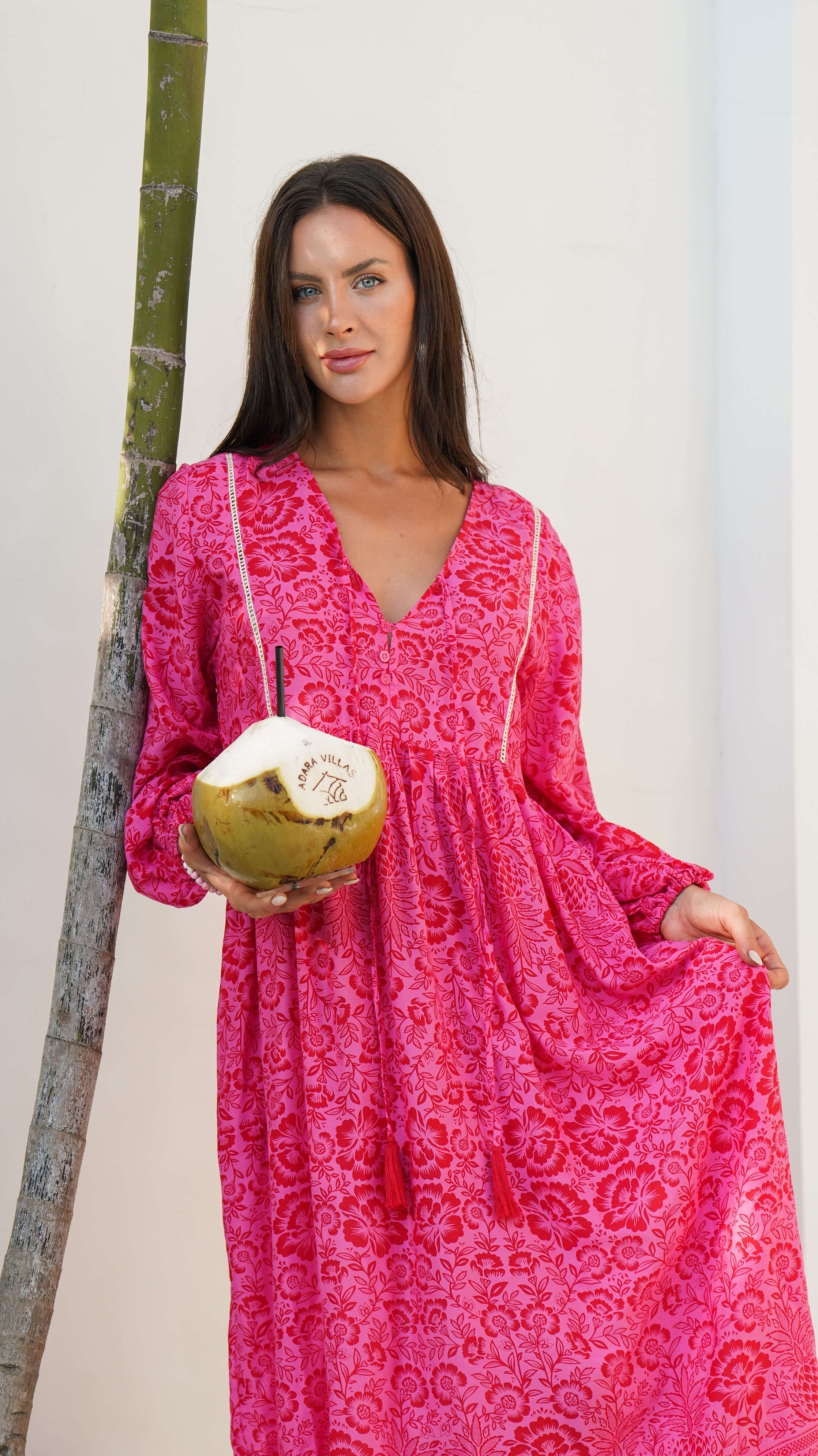 Sterk rosa bohemsk sommerkjole med lommer - Malva kjole