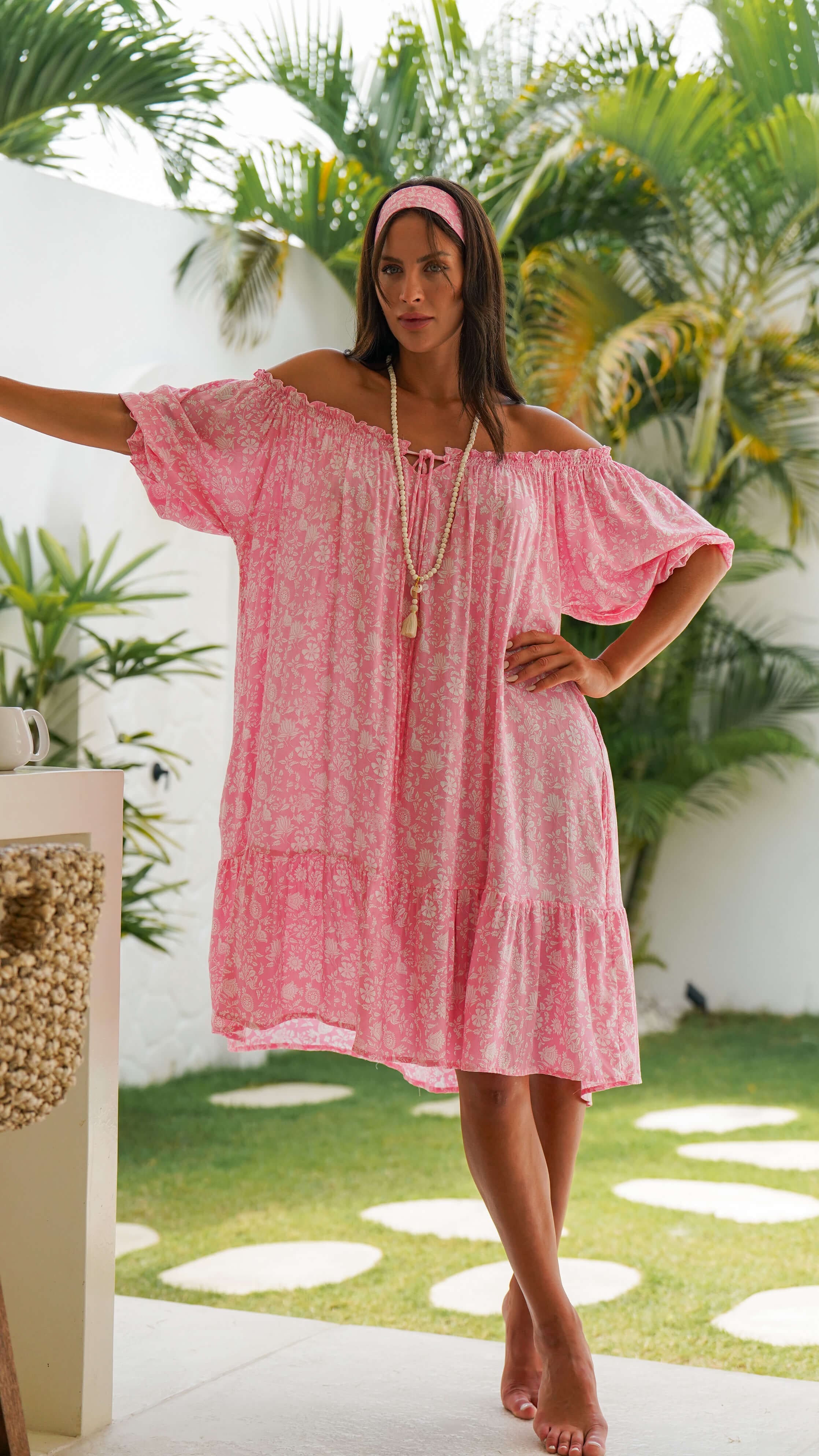 Rosa og hvit luftig kort sommerkjole - Salvia kjole