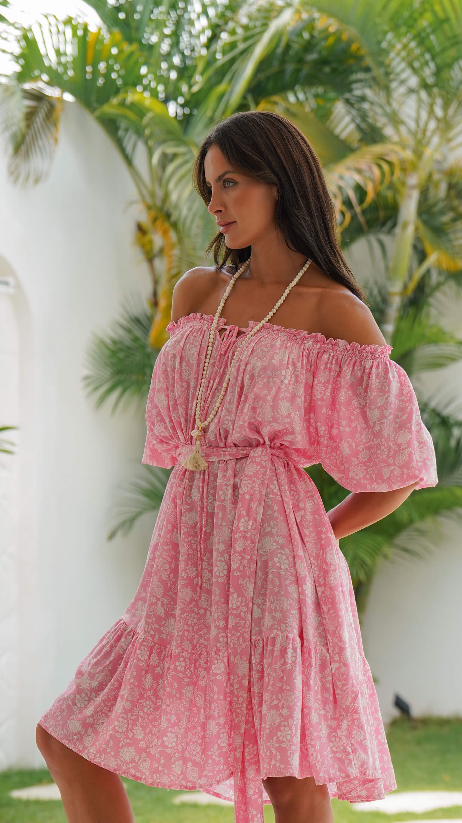 Rosa og hvit luftig kort sommerkjole - Salvia kjole