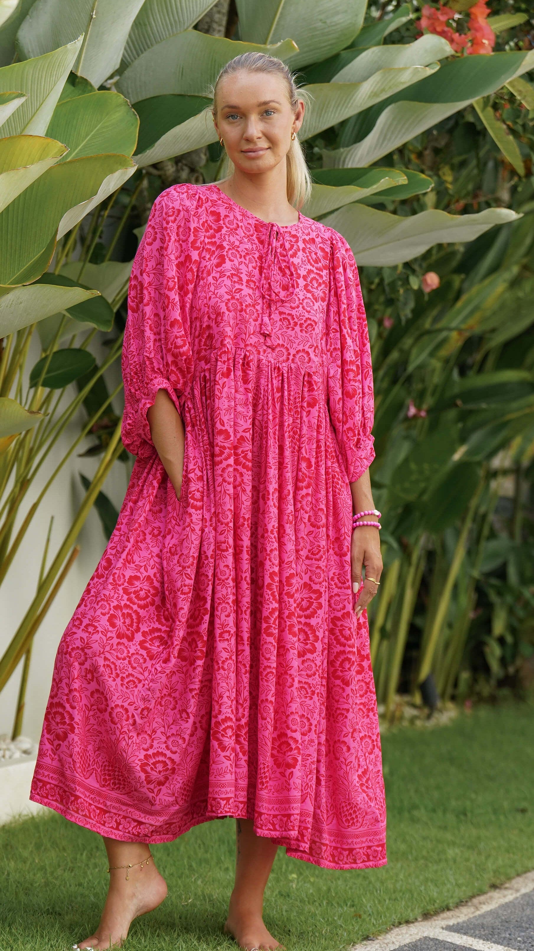 Klar rosa bohemsk midikjole med lommer - Stokkrose kjole