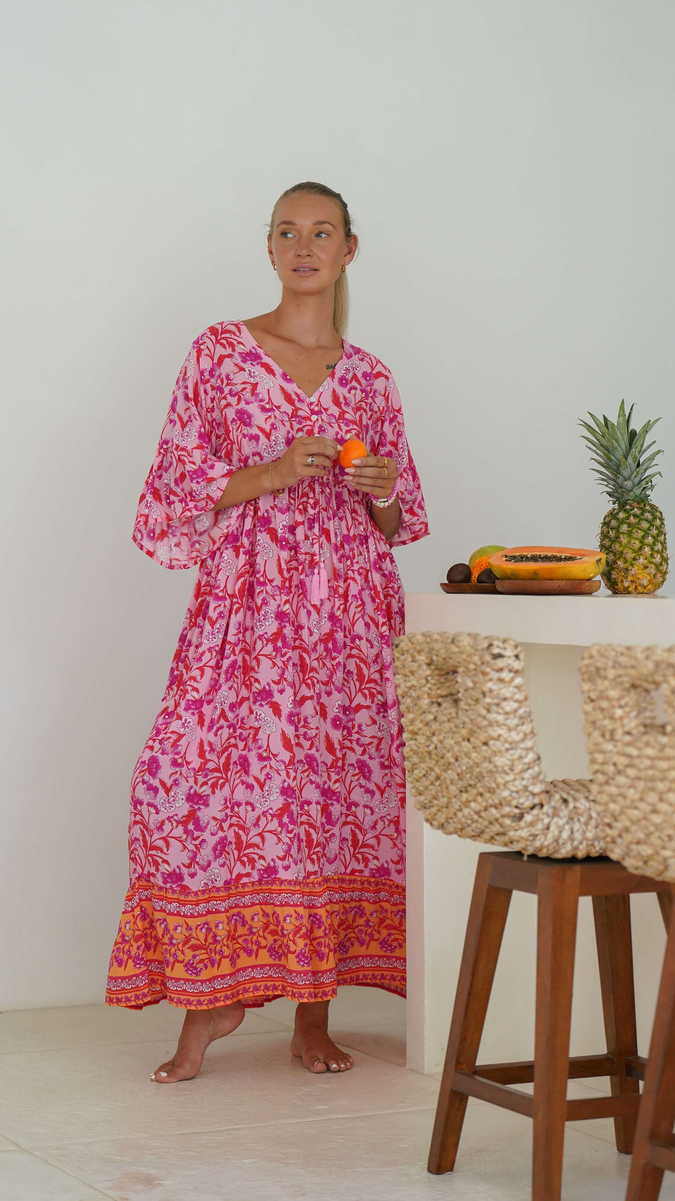 Rosa og orange luftig sommerkjole med lommer - Georgine maxikjole