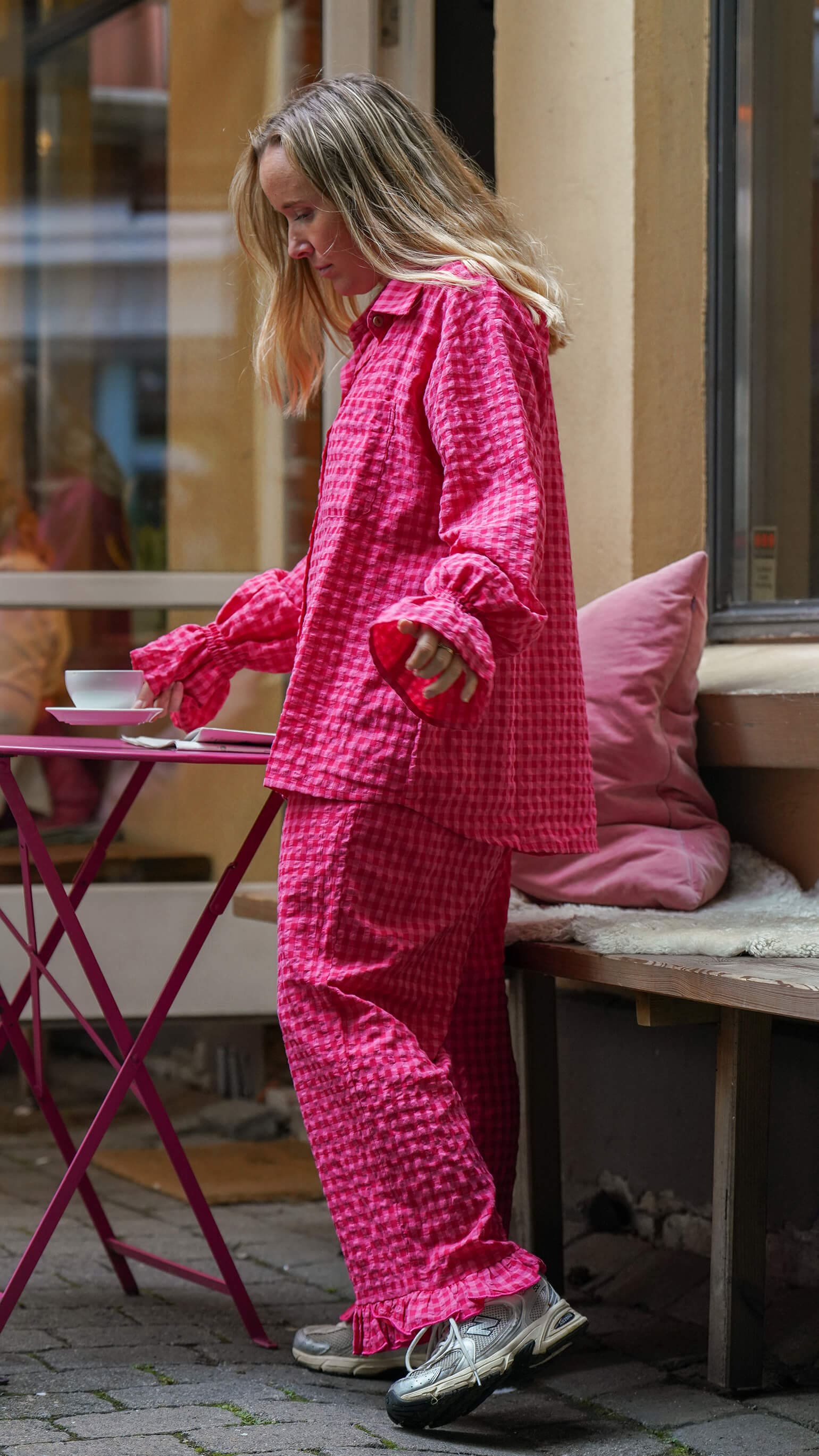 rød og rosa rutete bukse