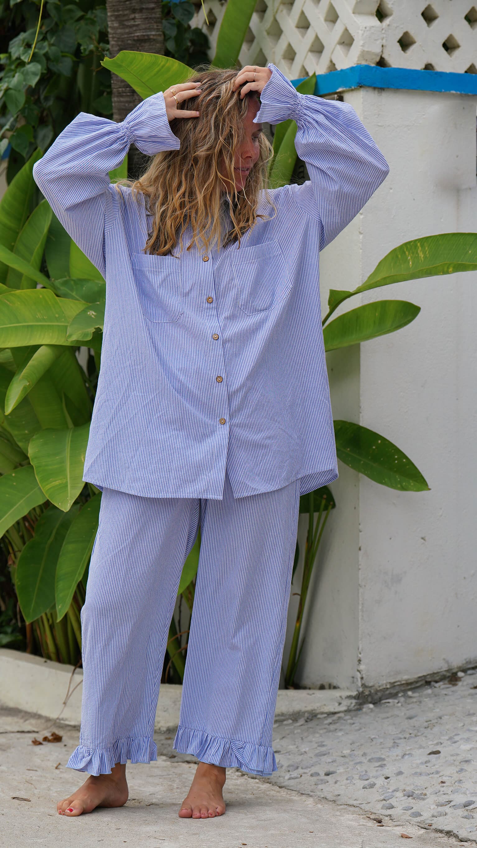 Stripete blå og hvit linskjorte