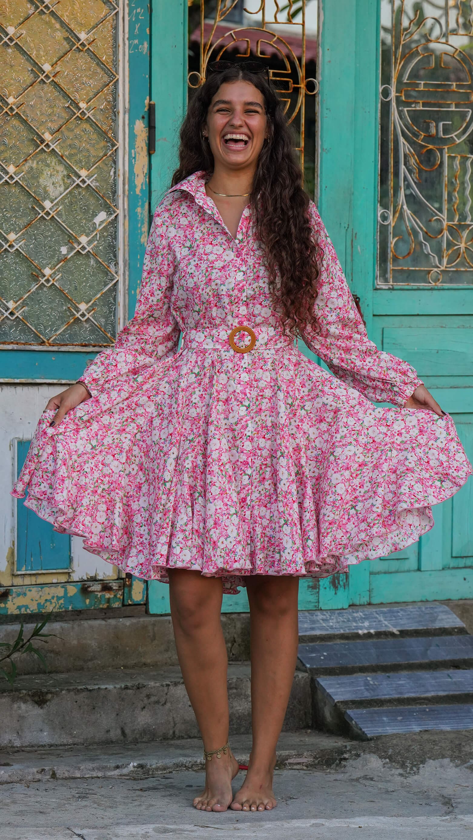 rosa skjortekjole med blomster