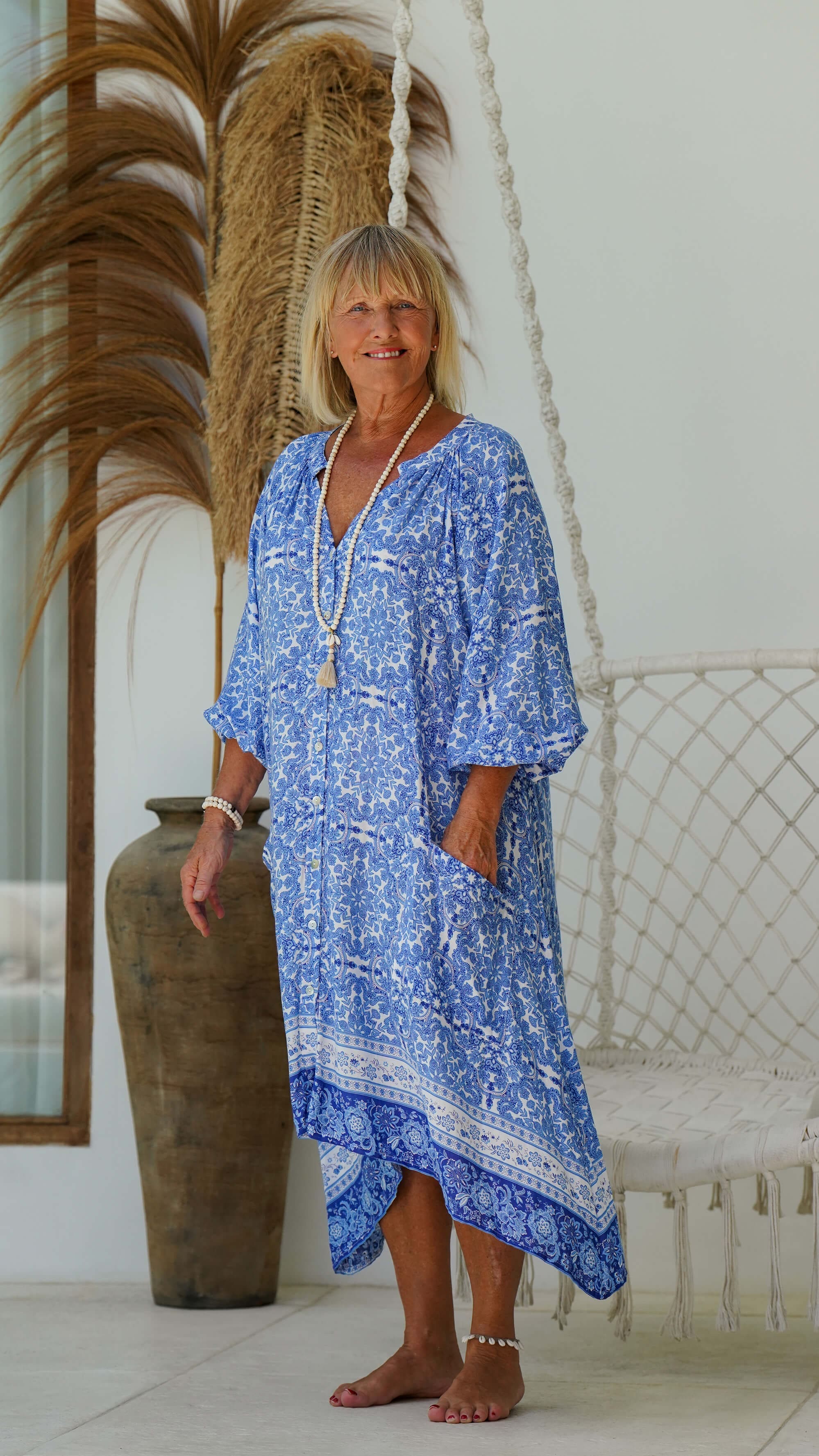 Blå og hvit luftig sommerkjole med knapper - Stemorfiol hverdagskjole