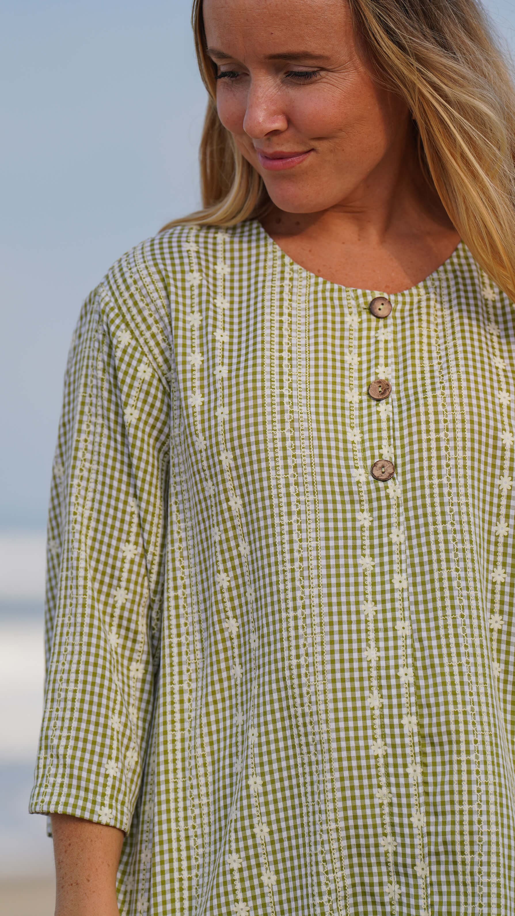 olivenfarget bluse med ruter