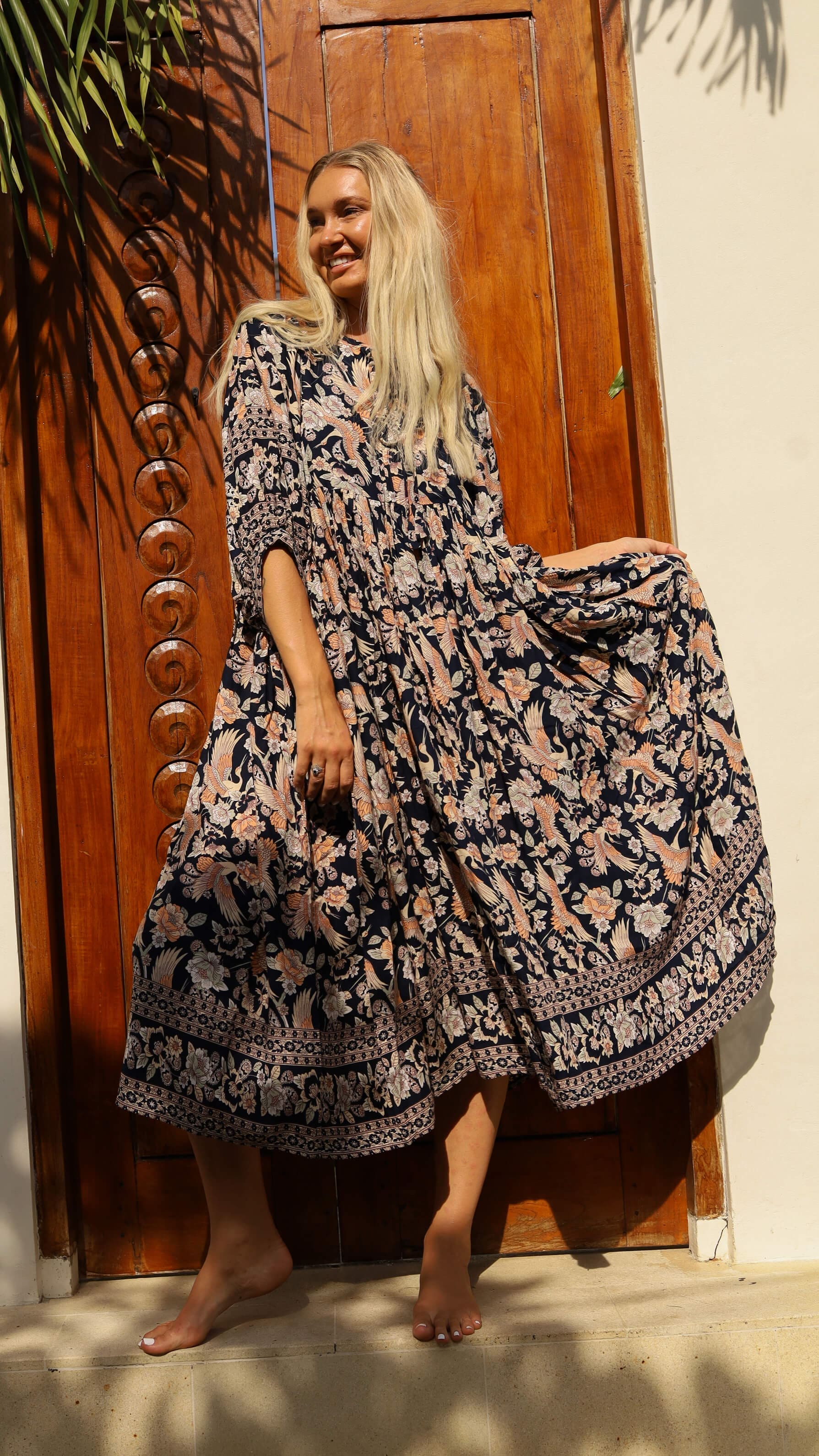 Svart bohemsk kjole med fugler