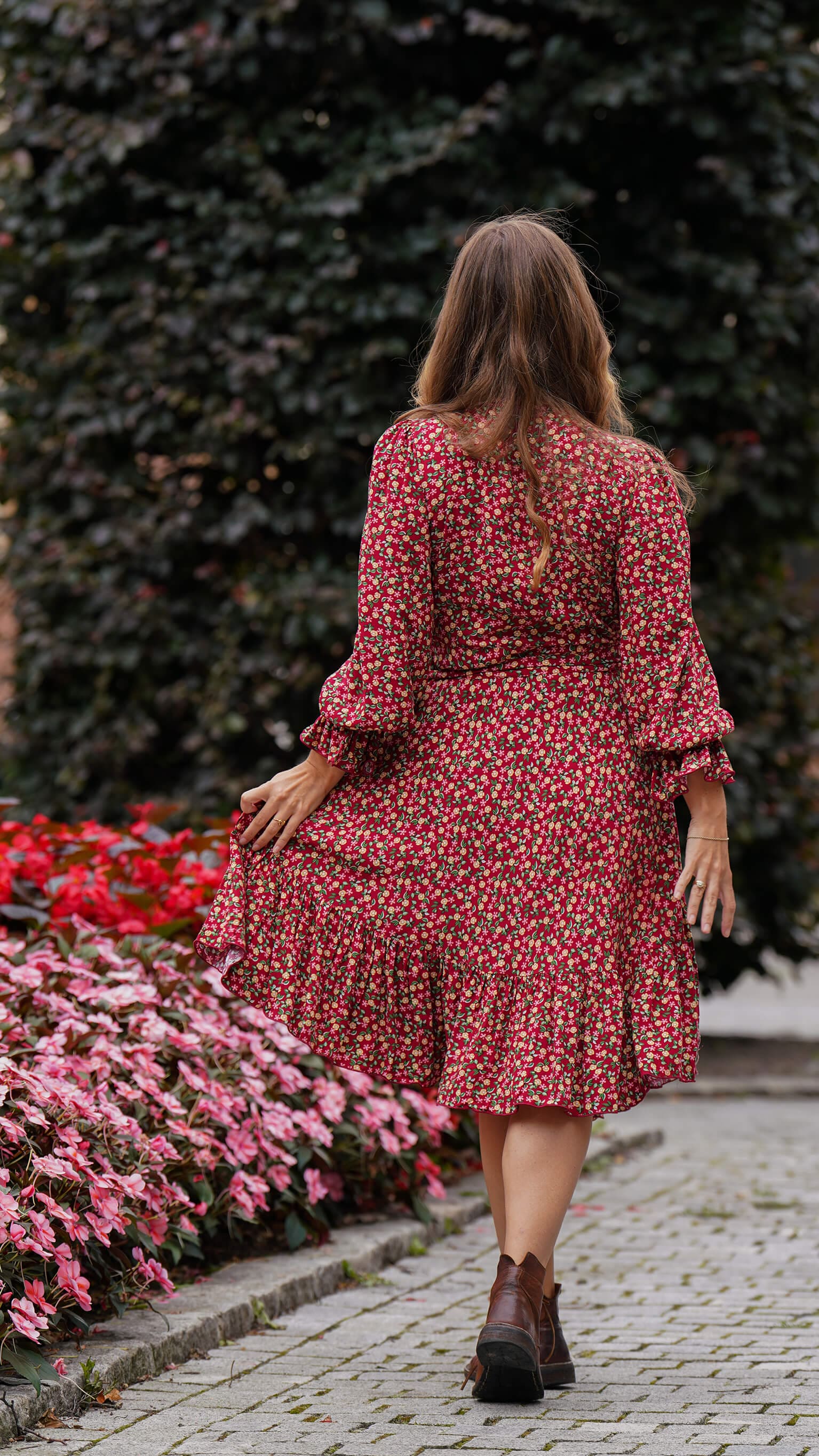 vinrød kort omslagskjole