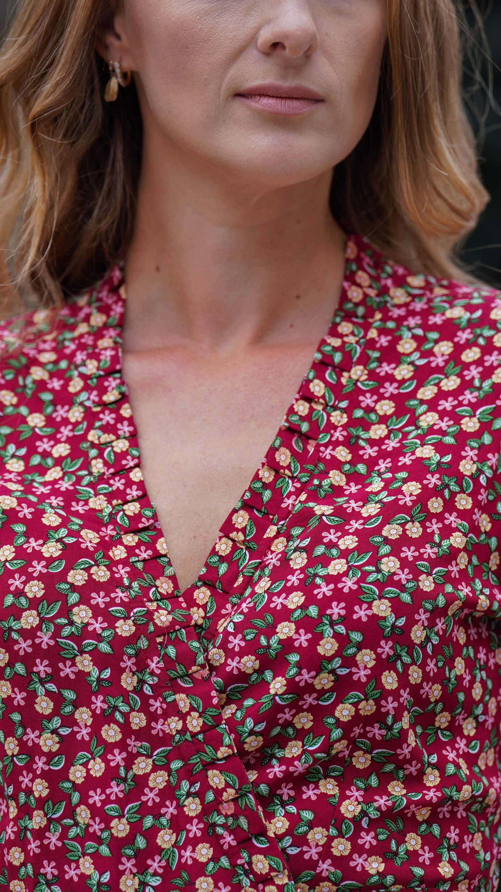 vinrød kort omslagskjole