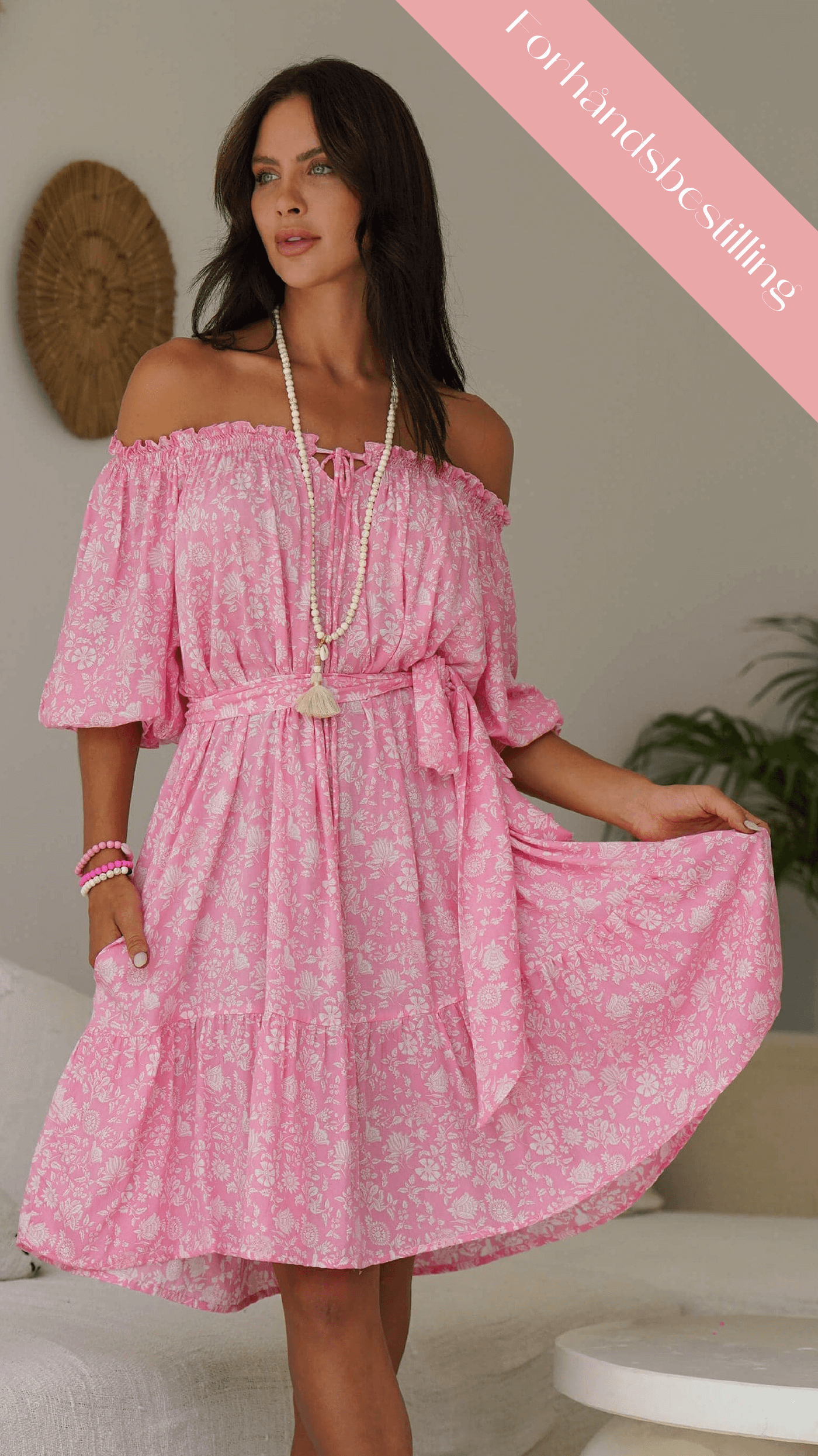 Rosa og hvit luftig kort sommerkjole - Salvia kjole