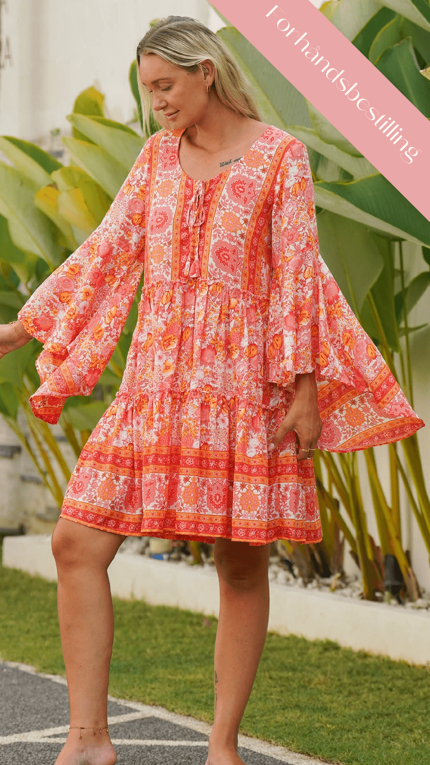 Fargeglad kort sommerkjole med vide ermer - Peon kjole