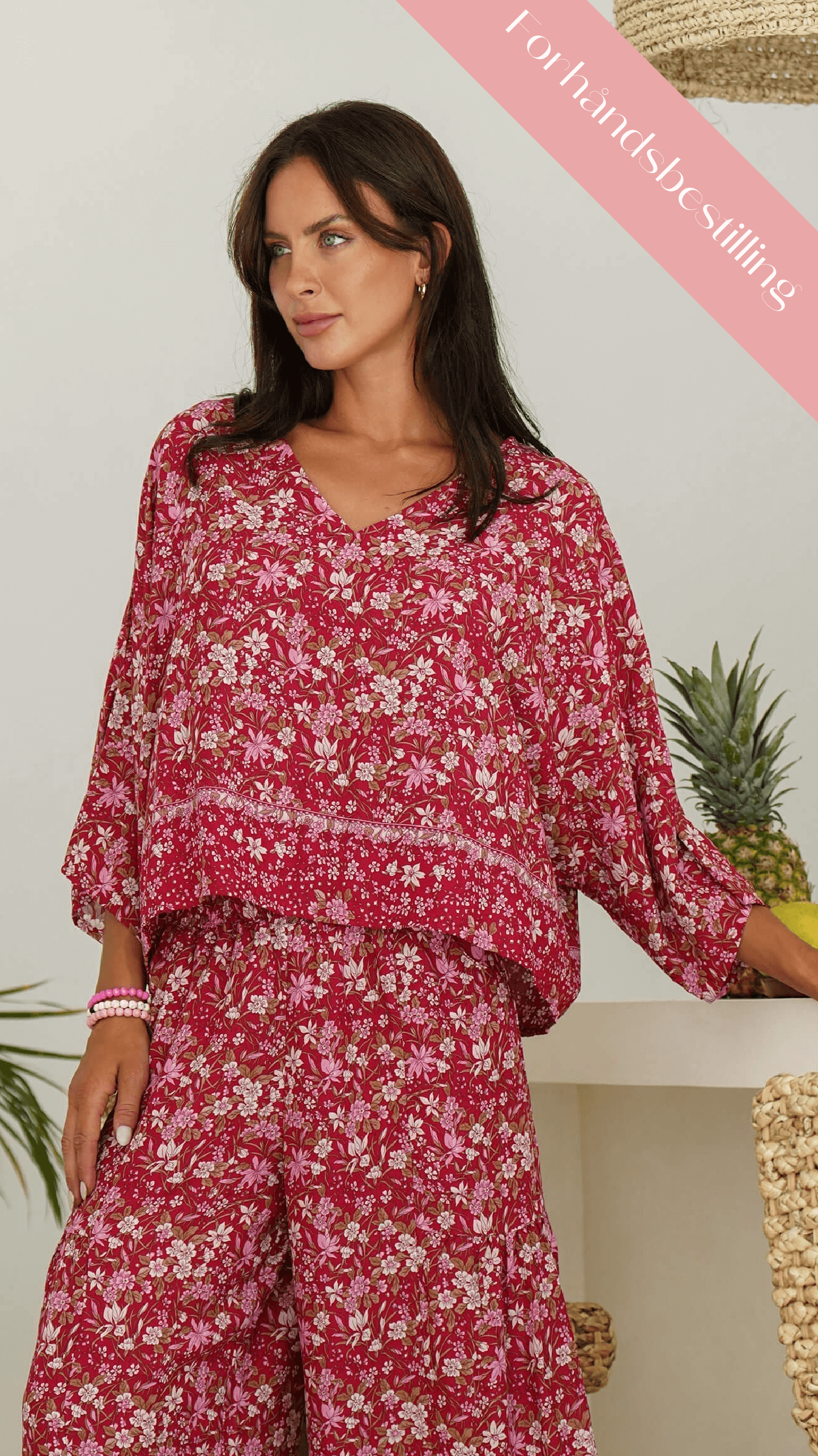 Luftig bluse i burgunder blomster - Alpefiol topp