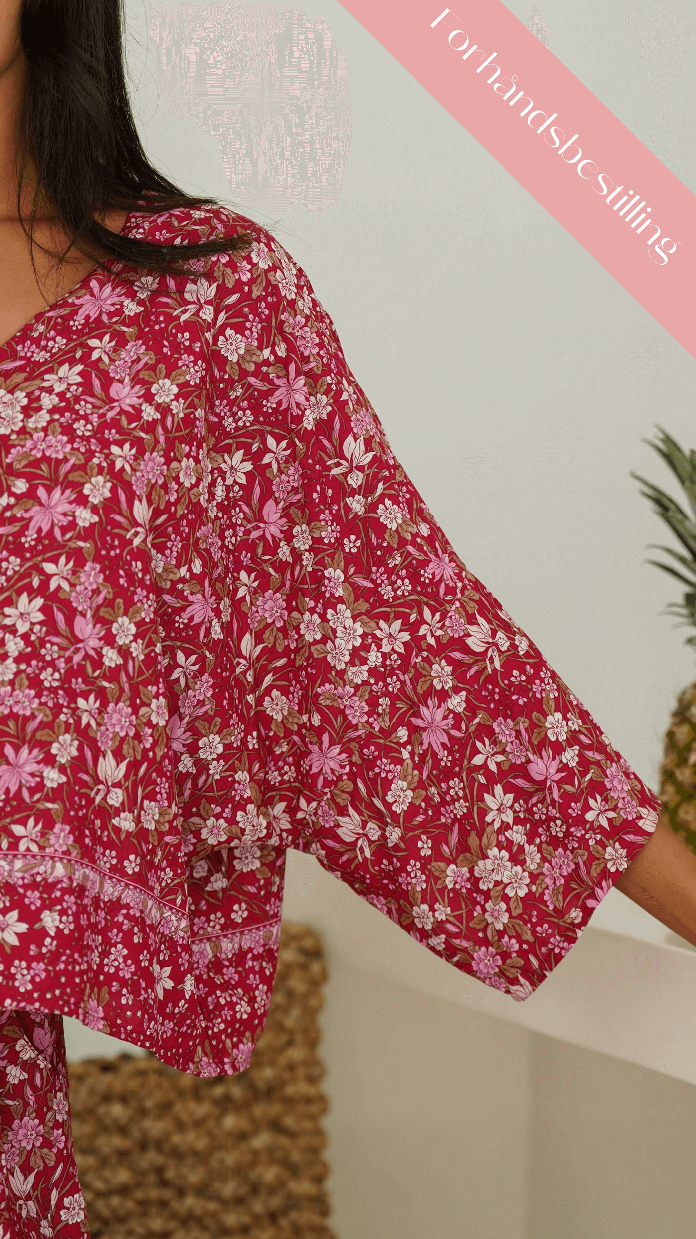 Luftig bluse i burgunder blomster - Alpefiol topp