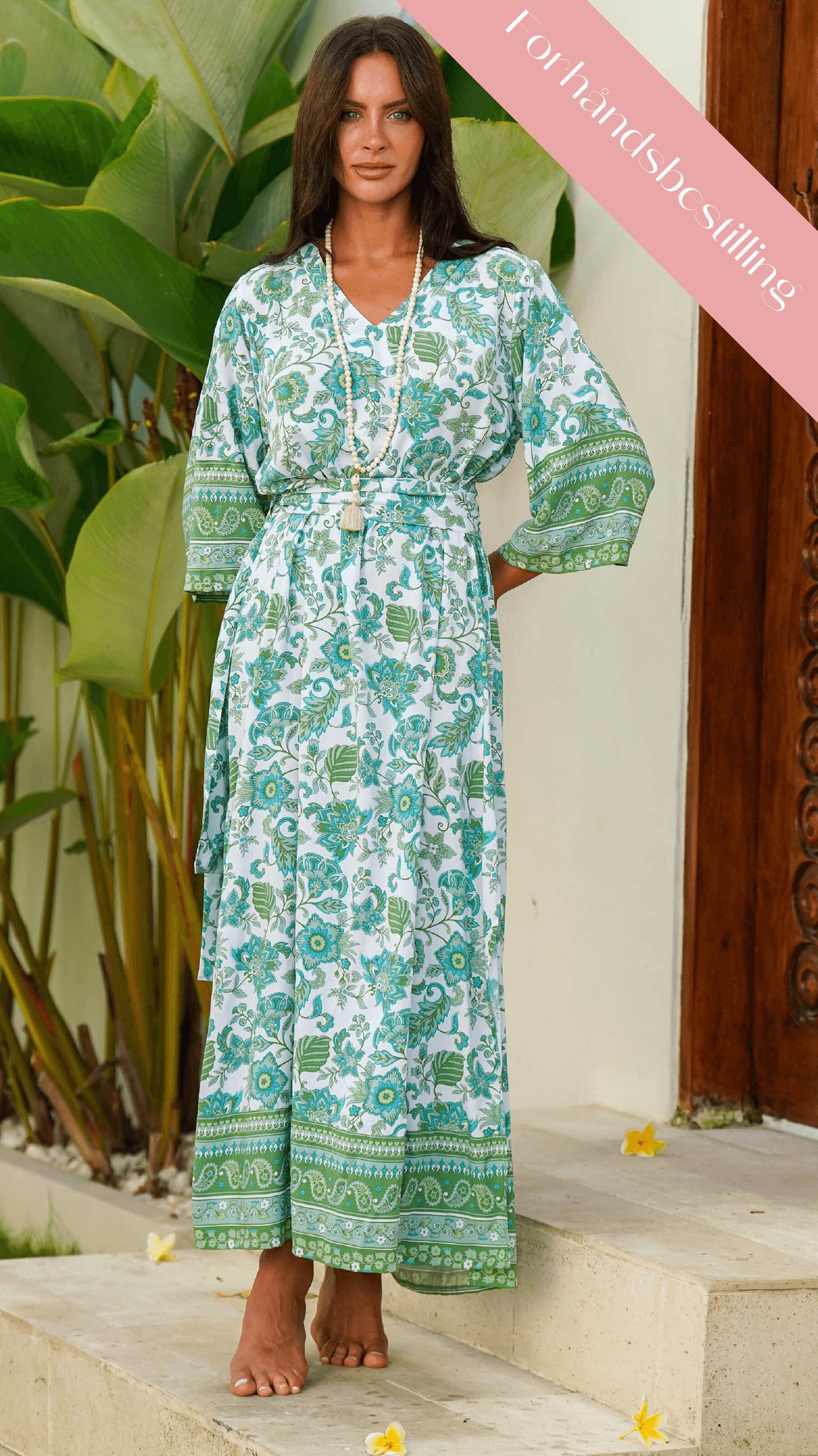 Fotsid enkel hvit og grønn sommerkjole - Pilea maxikjole