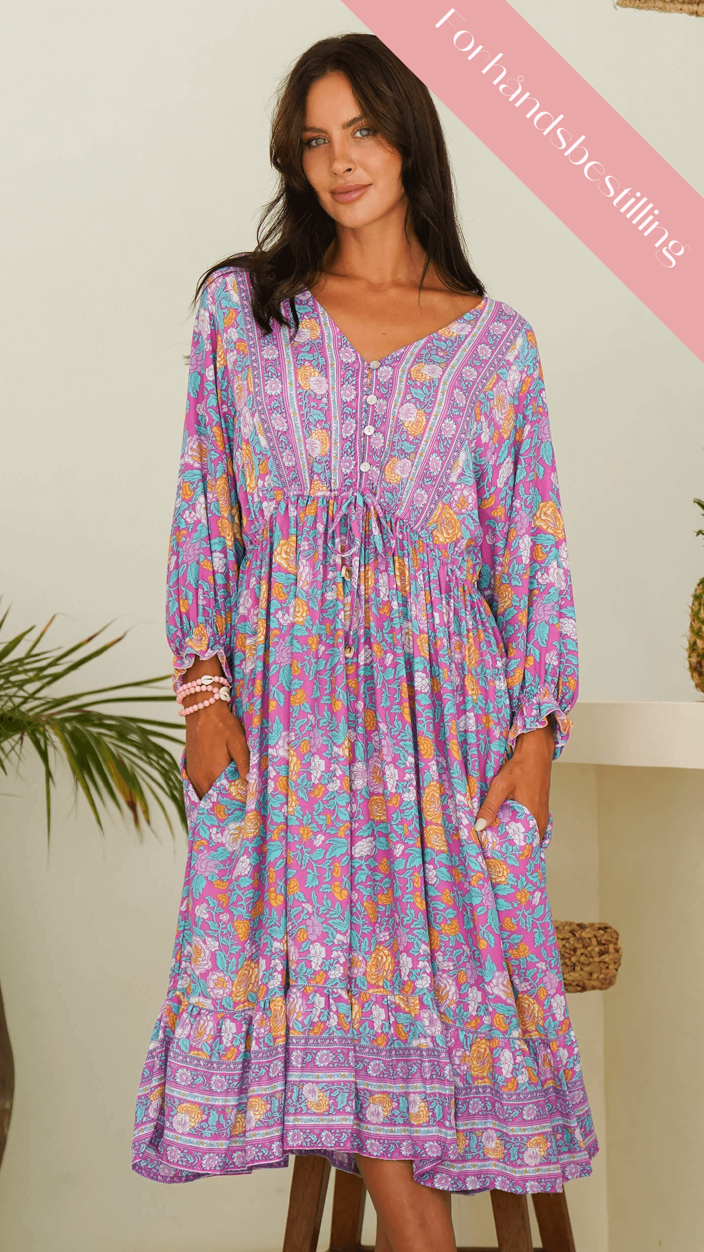 Bohemsk lilla sommerkjole med blomster - Georgine midikjole