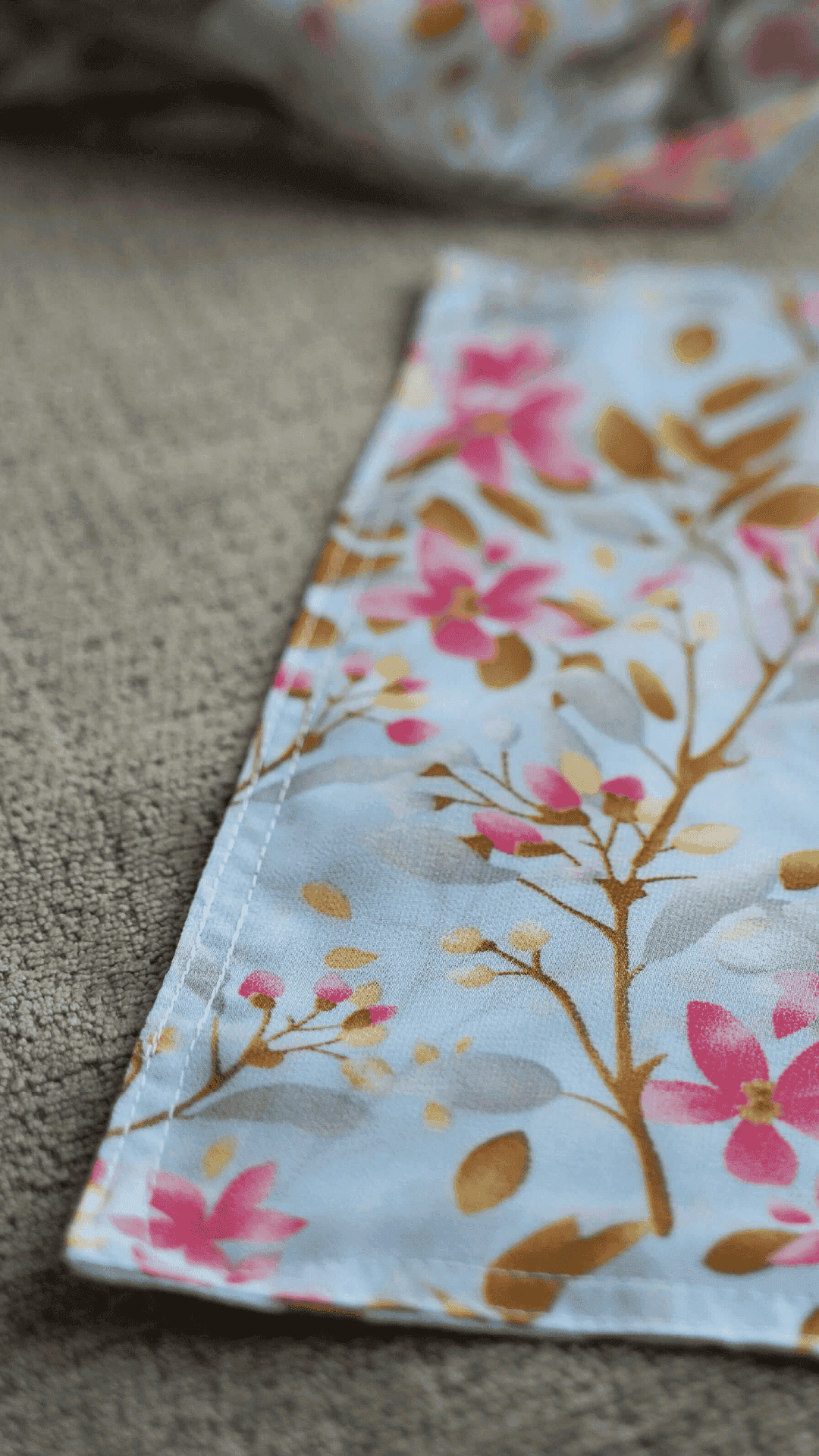 Lommetørkle med blå blomstermønster - Lotus hankie