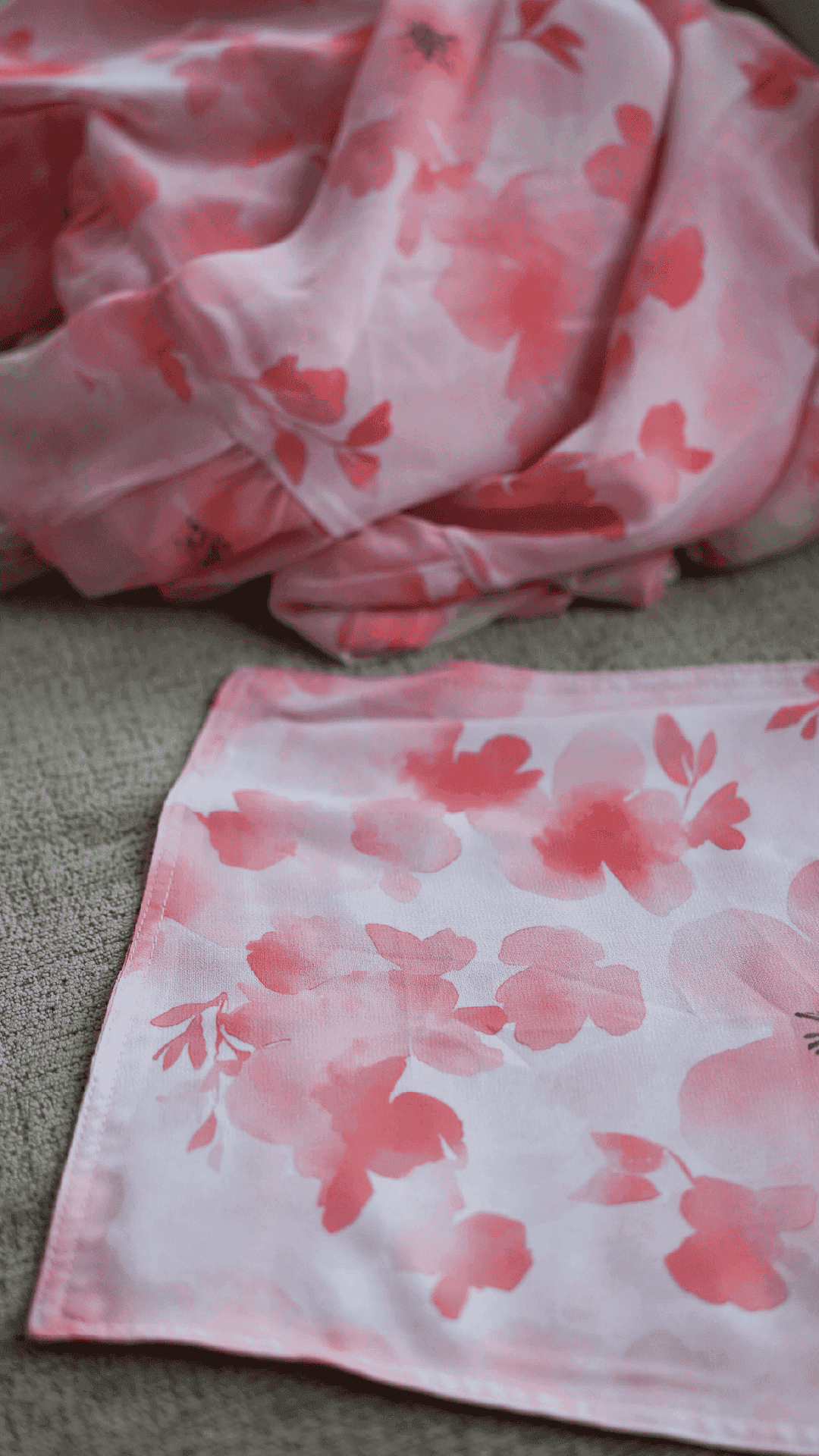 Lommetørkle rosa korall blomster - Lotus hankie