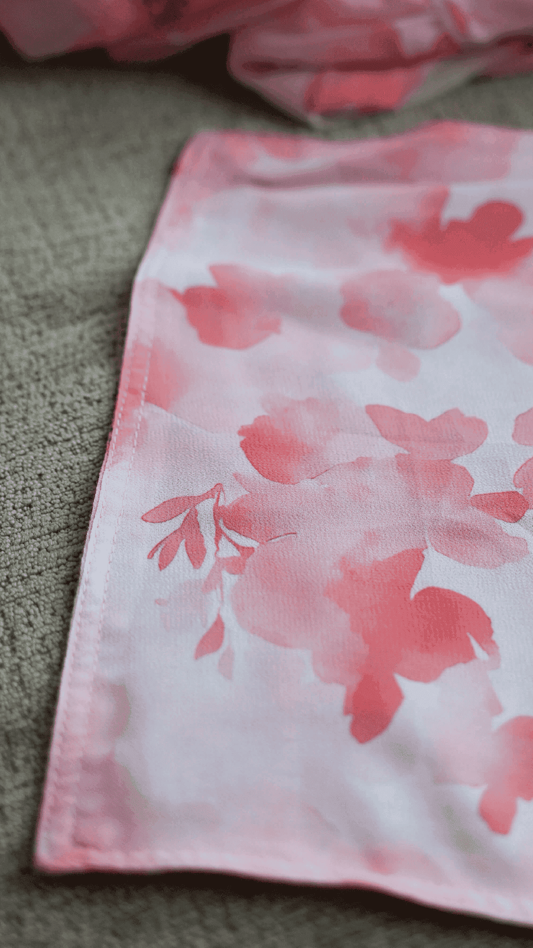 Lommetørkle rosa korall blomster - Lotus hankie