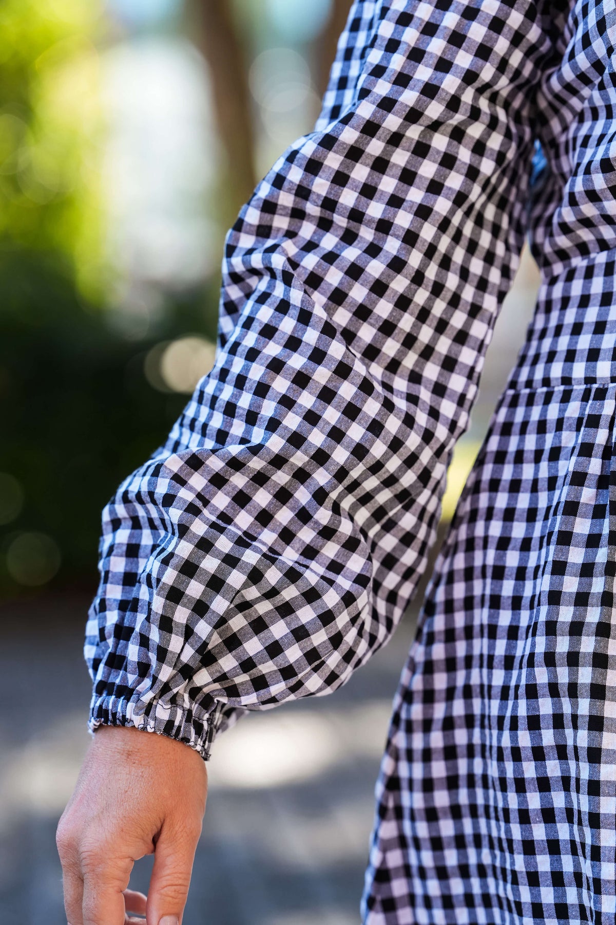 svart og hvit rutete kjole