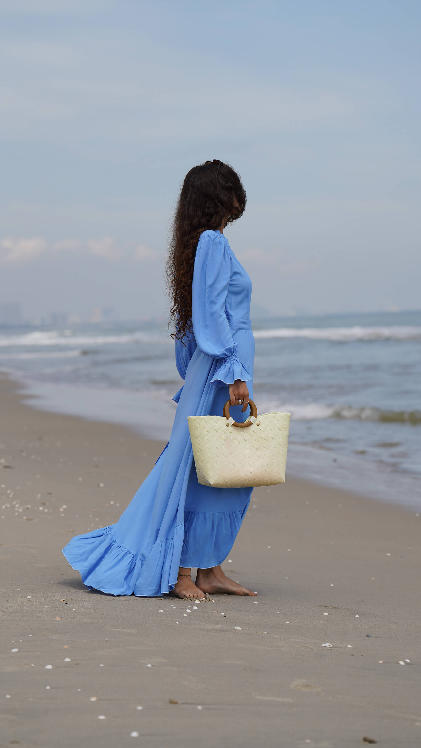 Blå ensfarget omslagskjole i bomull - Syrin fotsid kjole