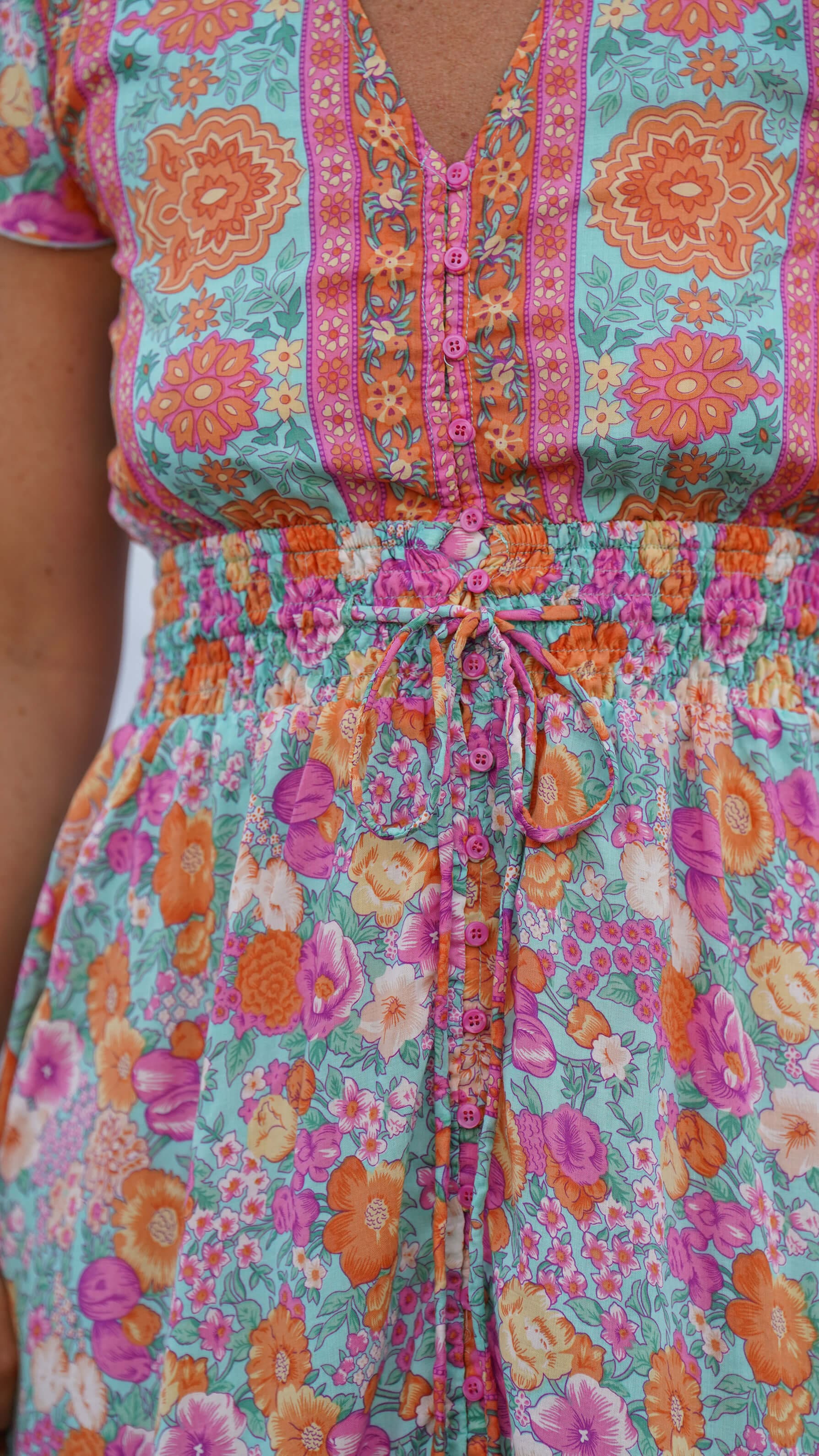 sommerkjole med blomsterprint