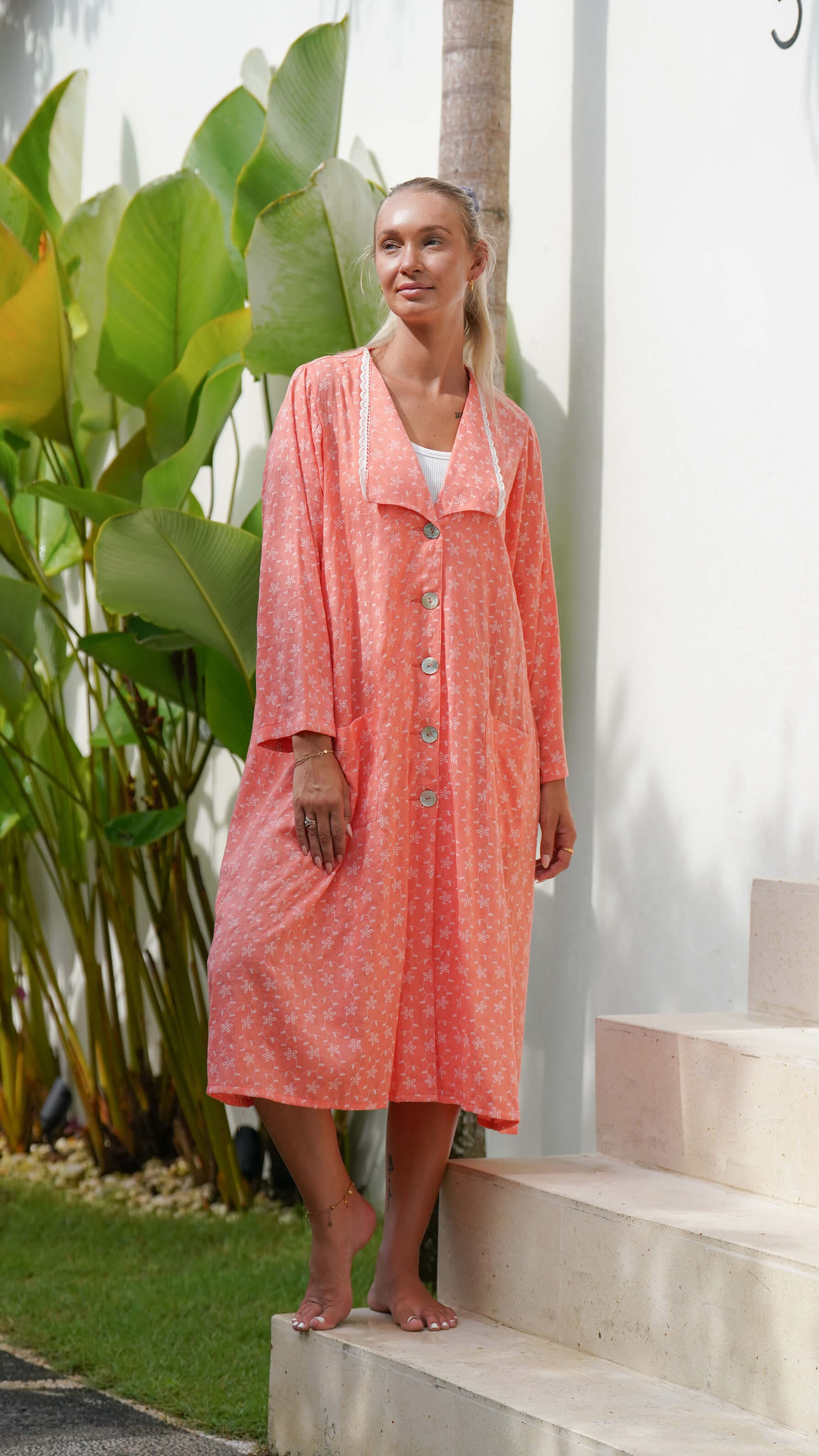 Korallfarget kjole jakke med krage