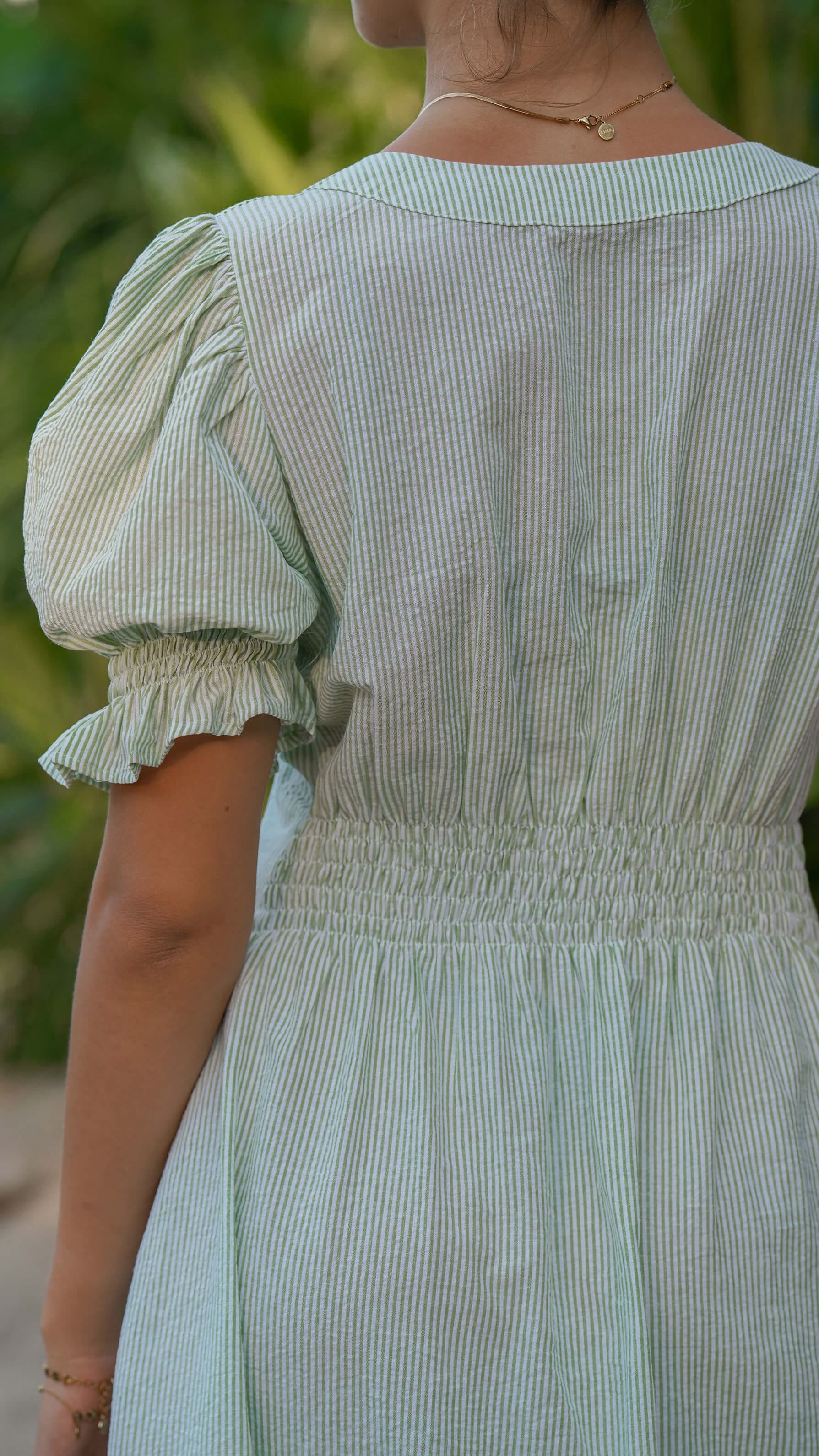 Grønn og hvit stripete linkjole