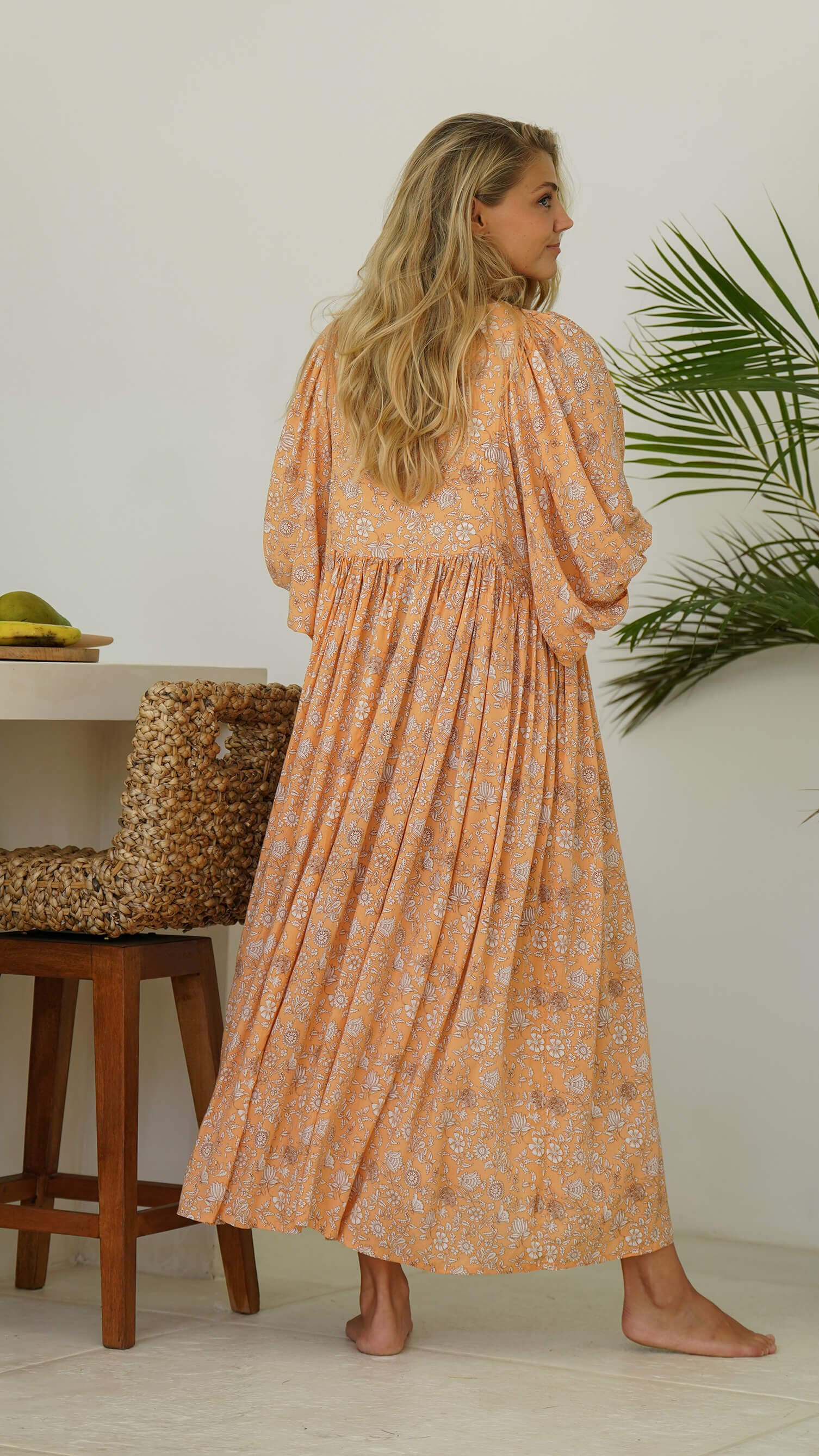 dus gul orange midikjole