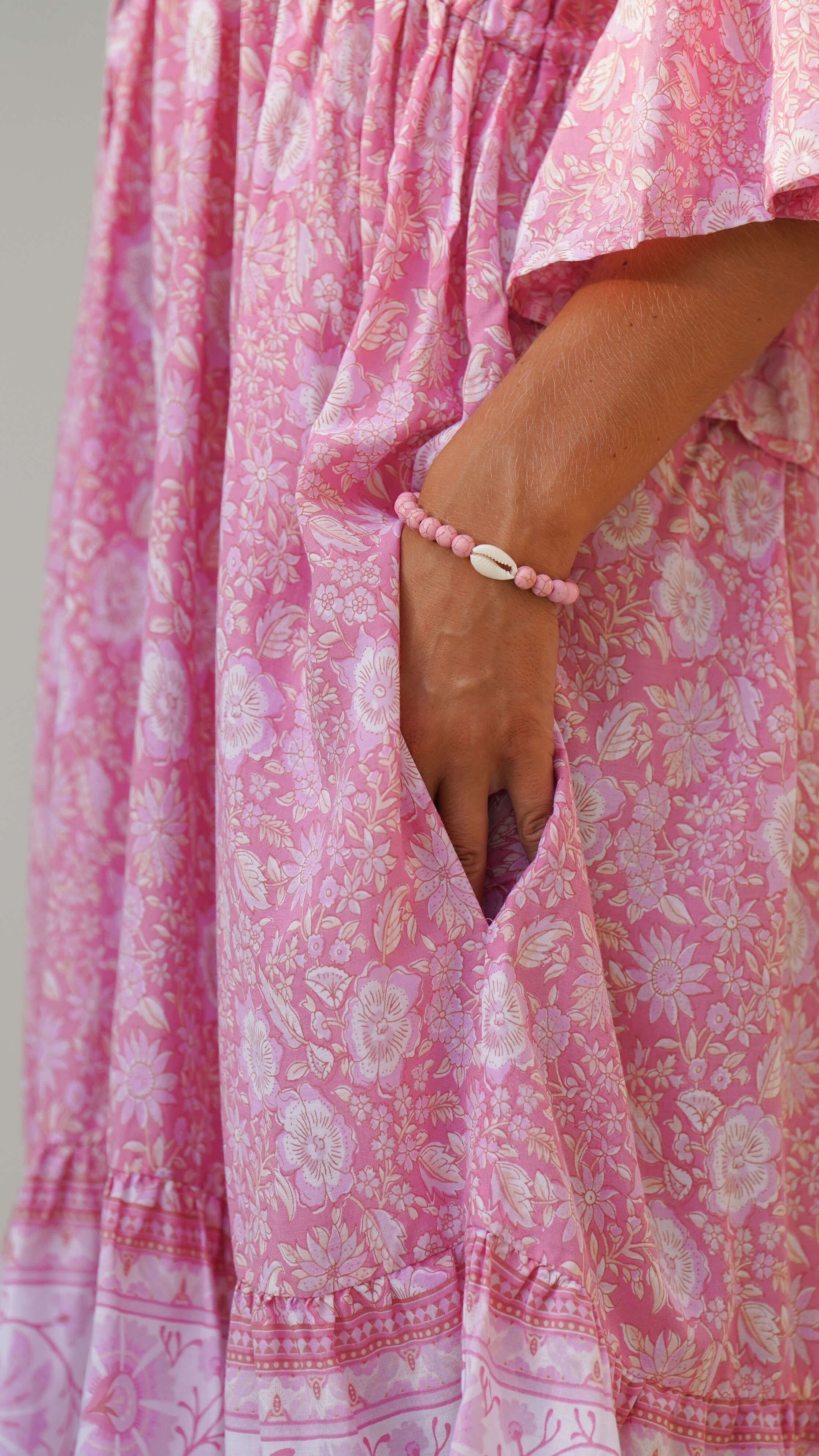 Lyserosa kort sommerkjole med lommer - Georgine kjole