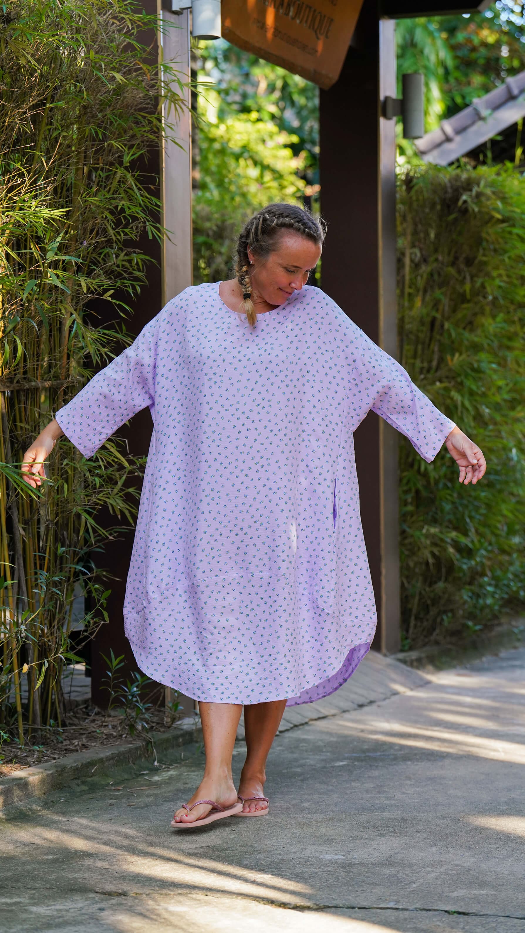 Lilla midikjole med lommer