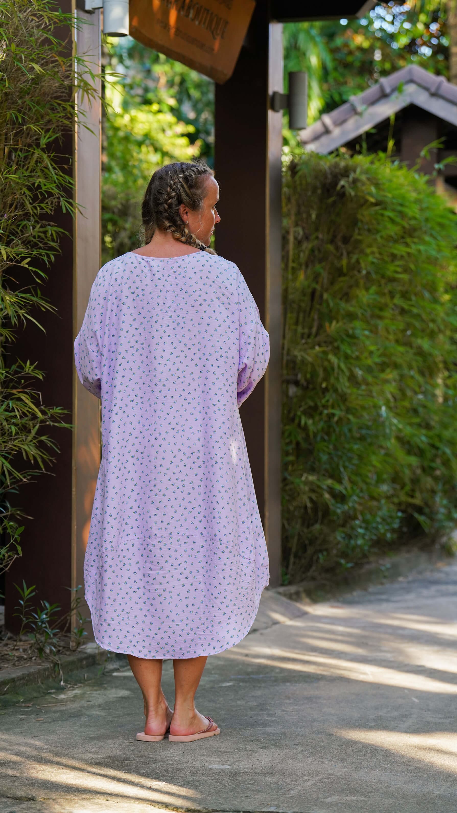 Lilla midikjole med lommer